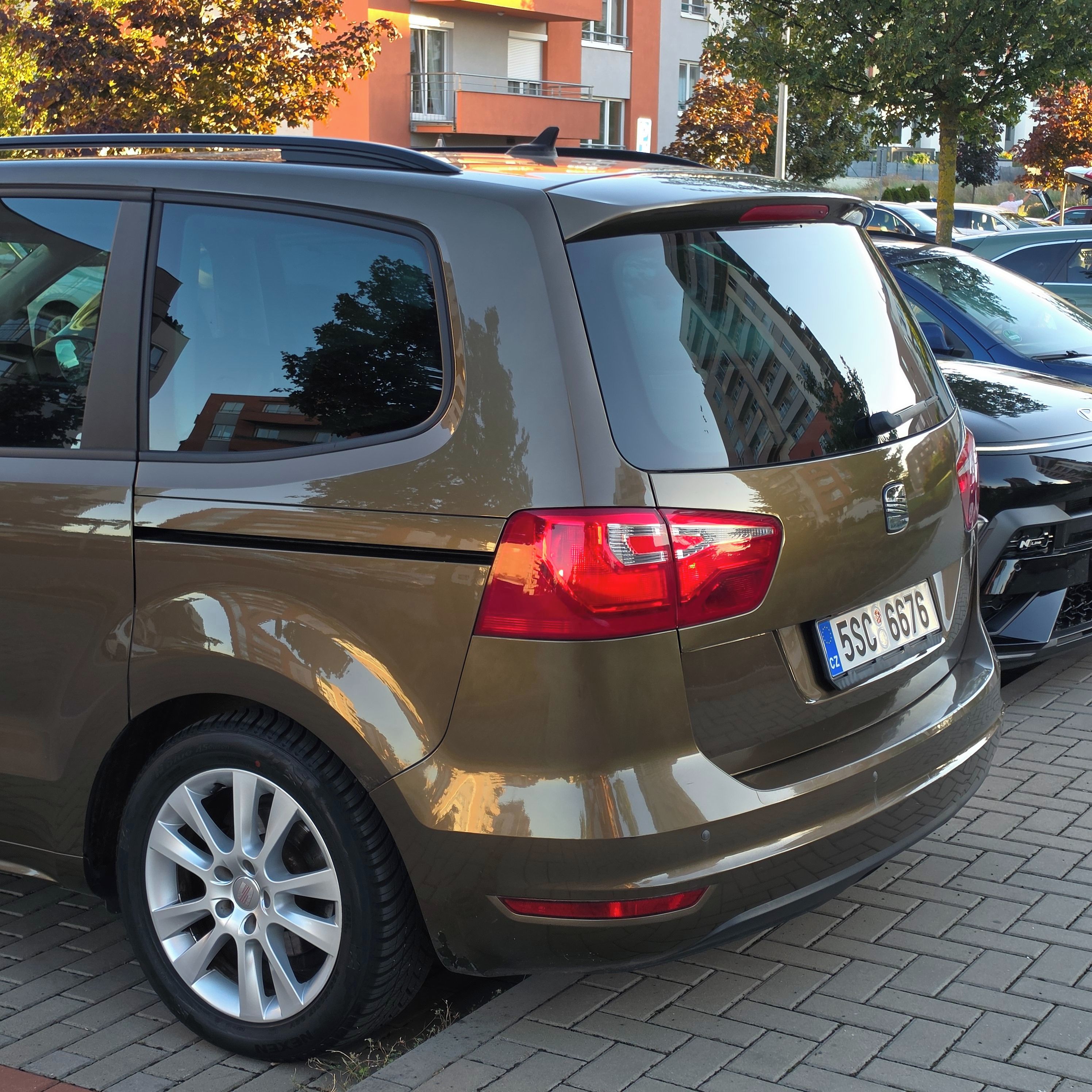 Seat Alhambra, 2.0 TDI, 7 MIST, Panorama, Xen - fotka 5