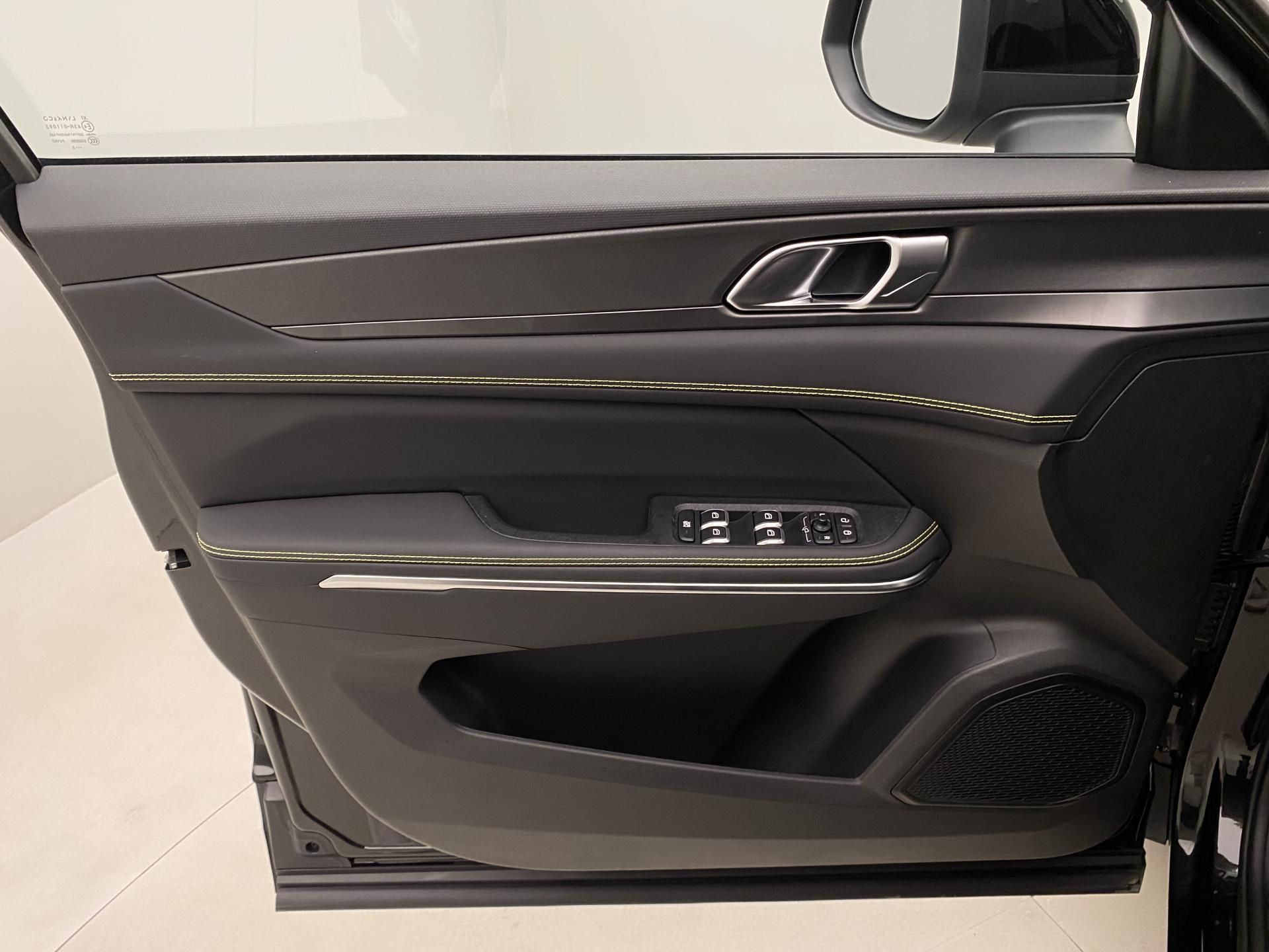 Lynk & Co 01, CORE PHEV AUT CZ 1.maj - fotka 6
