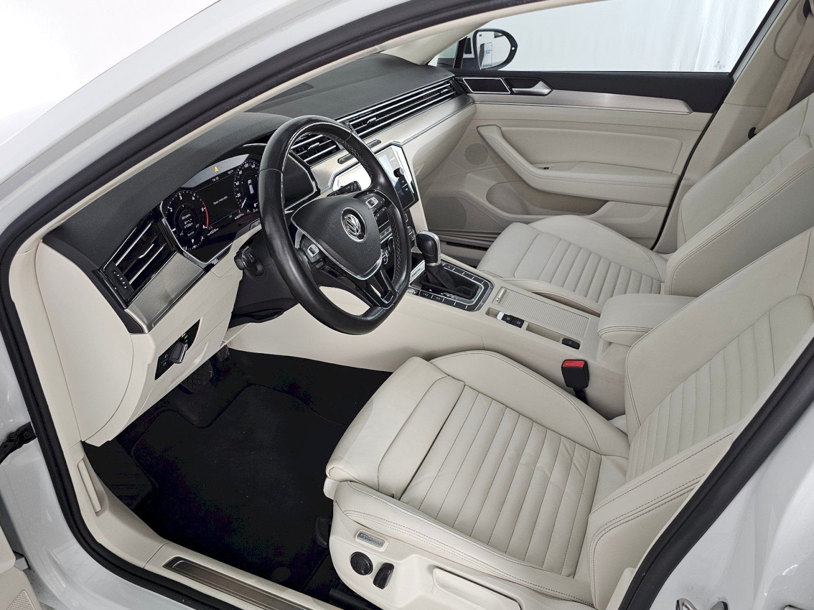 Volkswagen Passat Variant, 2.0TDI 140kW DSG R-line DSG 4x - fotka 6
