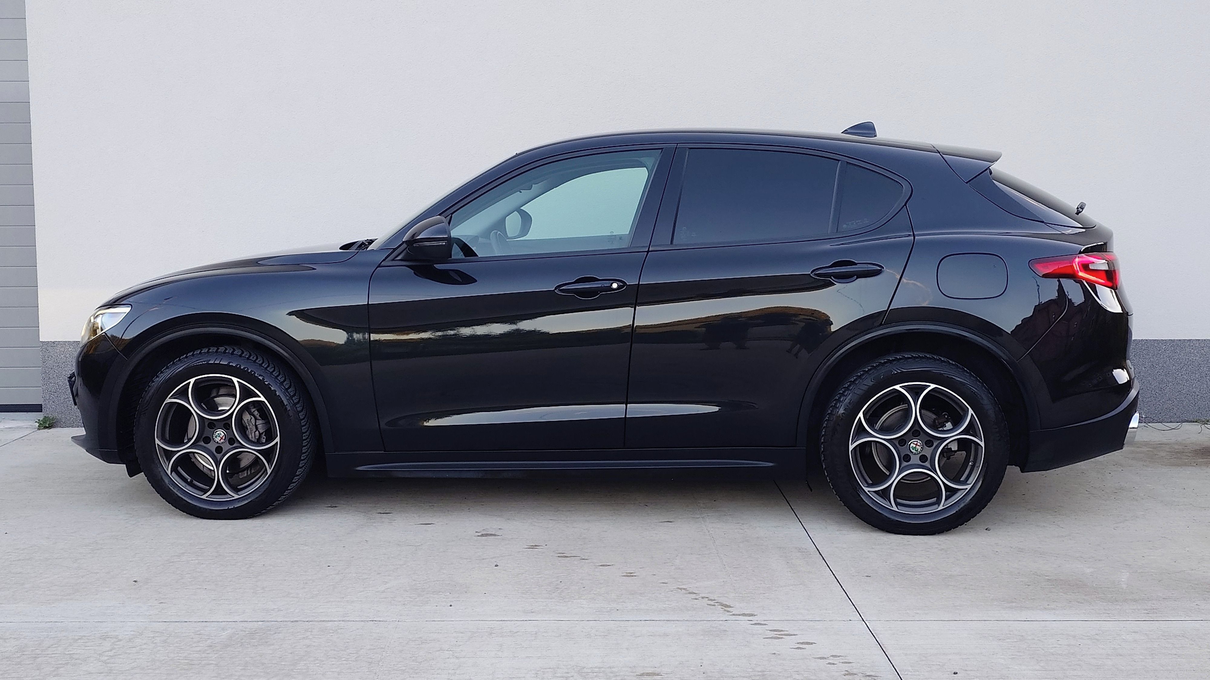 Alfa Romeo Stelvio, 2,2 JTD 4x2 - fotka 4