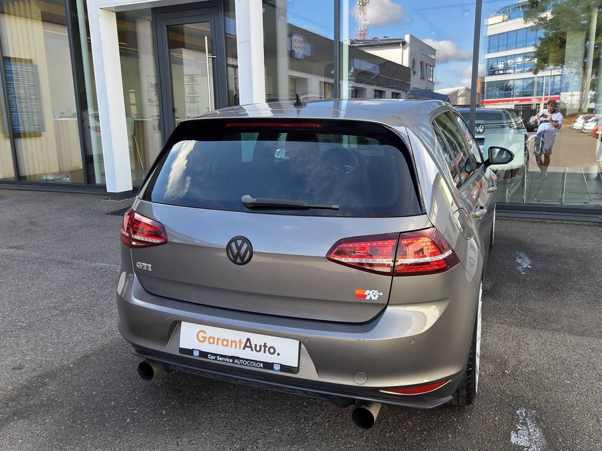 Volkswagen Golf, 2.0 GTI - fotka 3