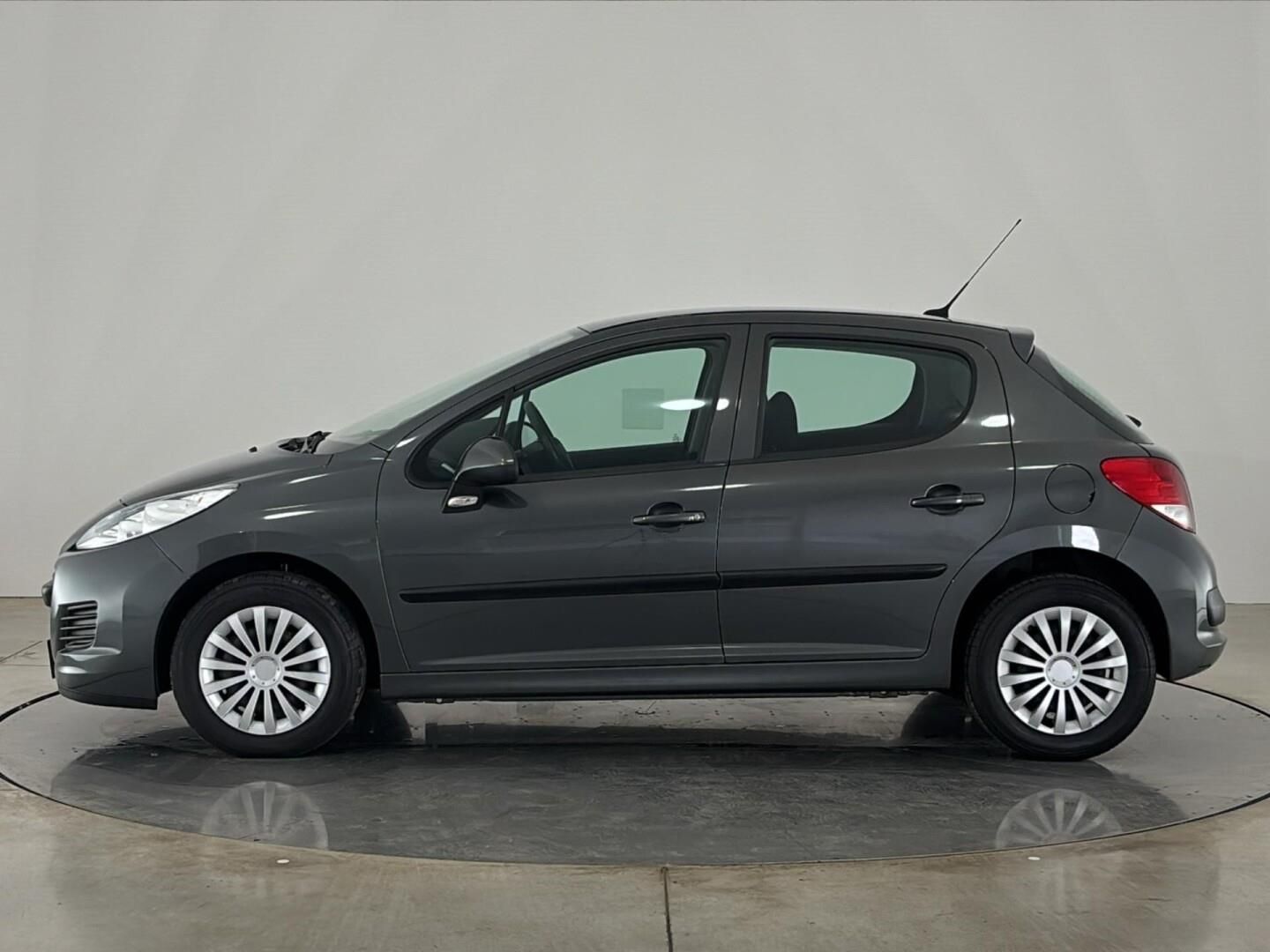 Peugeot 207, 1.4 i 16v / 70 kW - fotka 3