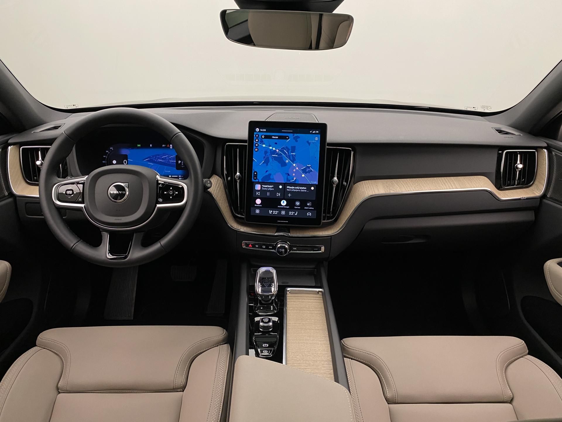 Volvo XC60, T6 AWD RECHARGE BRIGHT PLUS CZ - fotka 2