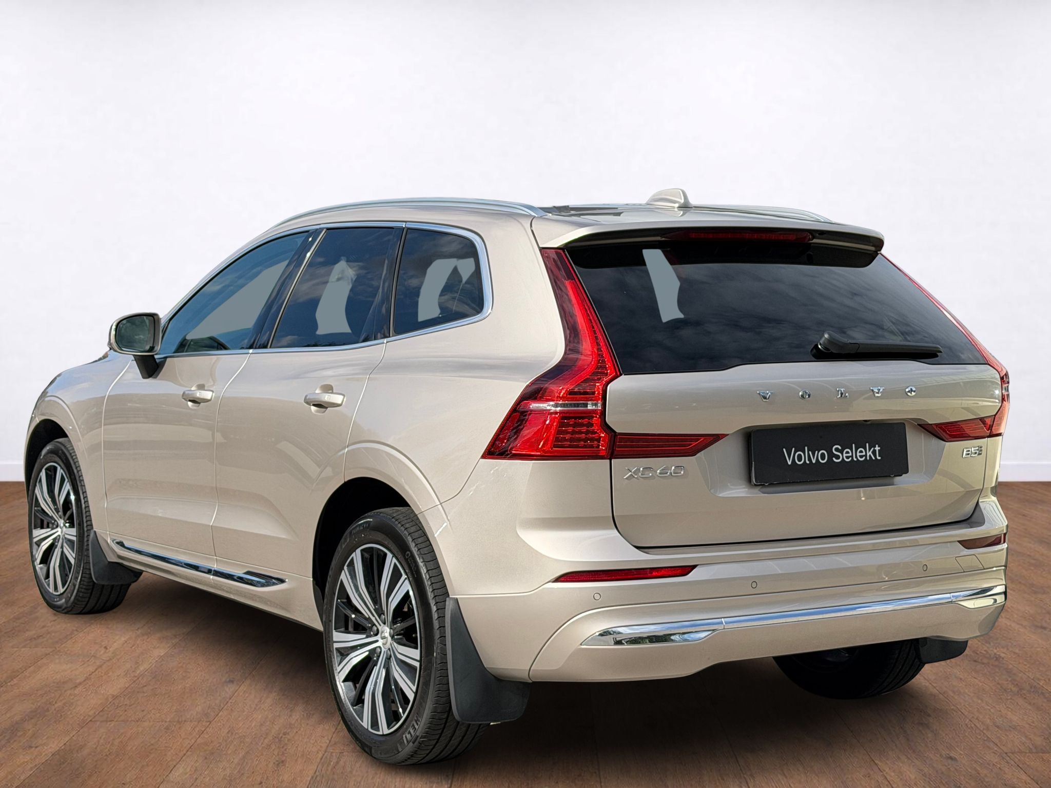 Volvo XC60, PLUS Bright B5 AWD - fotka 3
