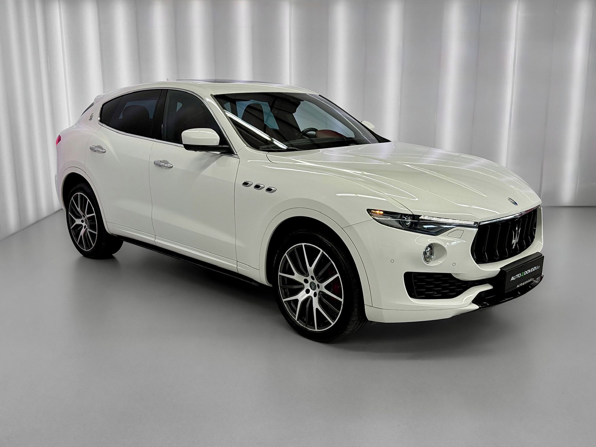 Maserati Levante, V6 Q4 DIESEL, PANORAMA, VZDUCH - fotka 4