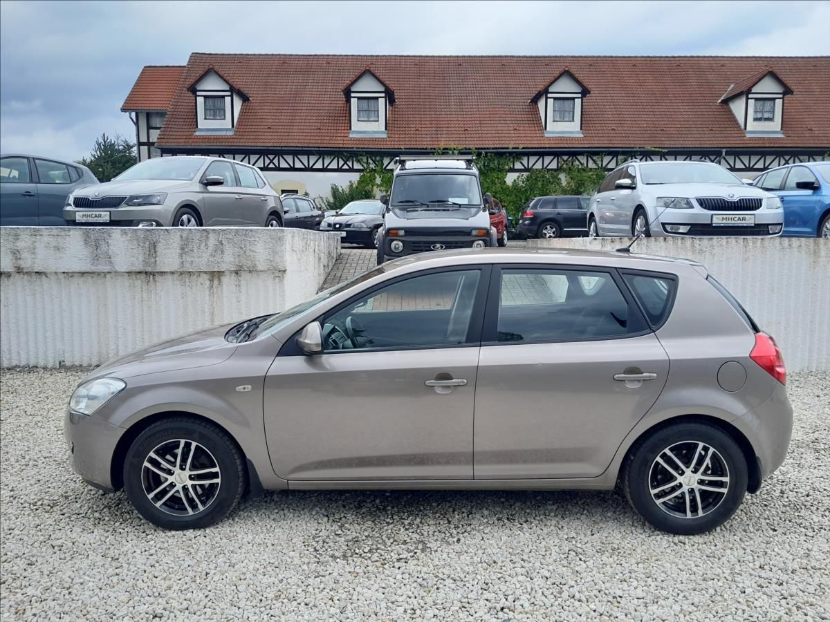 Kia Cee´d, 1,4i16V 80kW - fotka 4