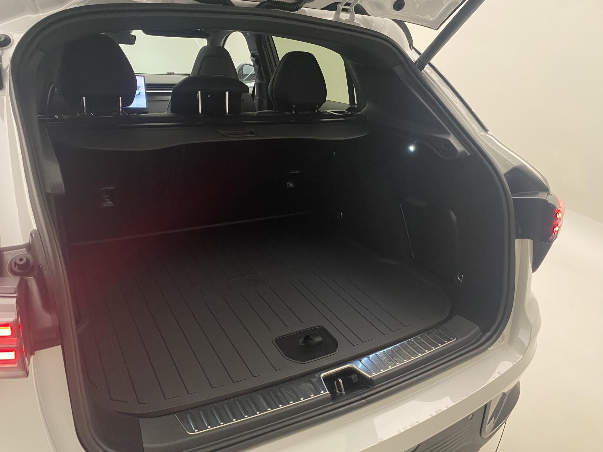 Lynk & Co 01, MORE PHEV AUT CZ 1.maj - fotka 6