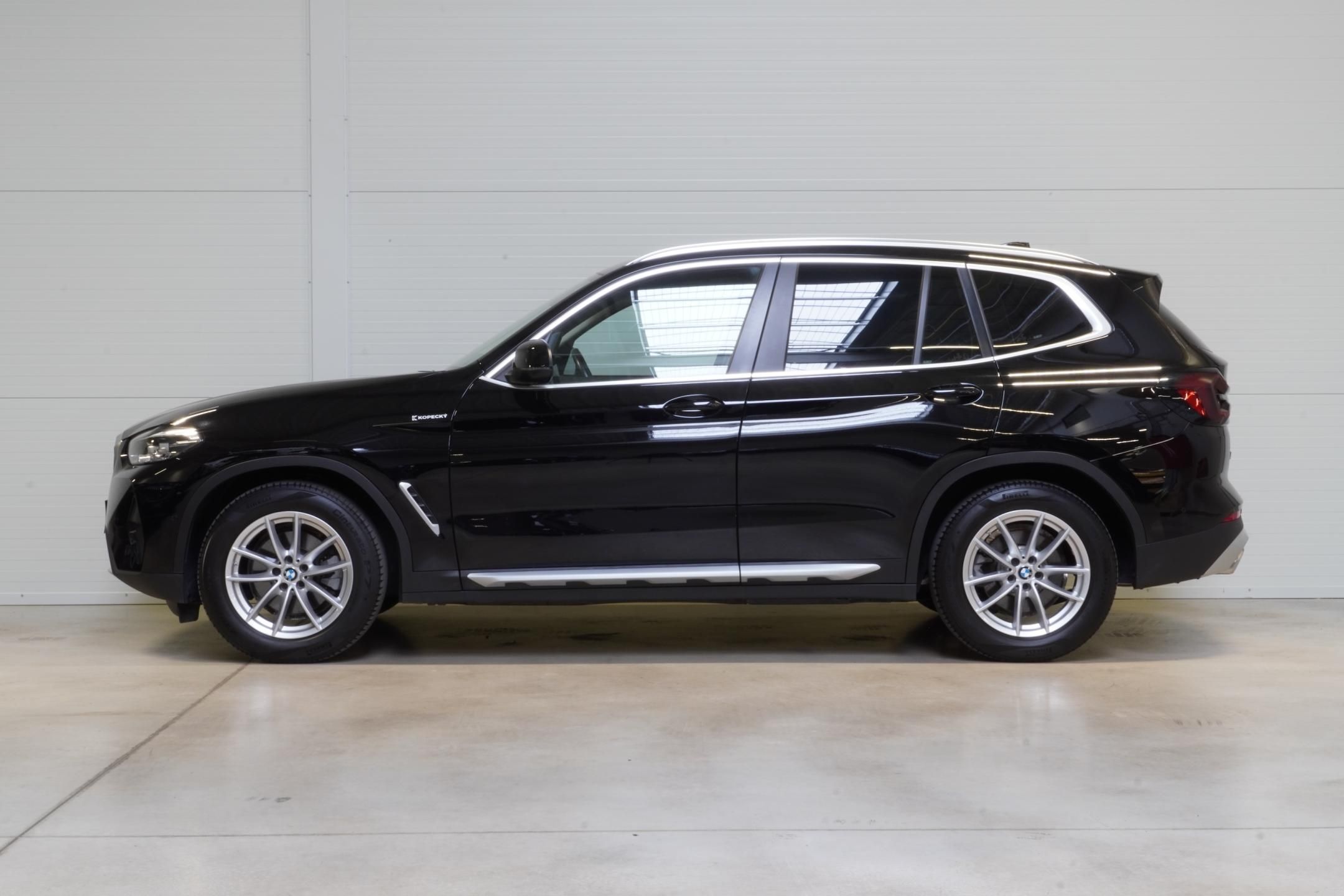 BMW X3, Xdrive20i,ČR,Kamera,Vyhř.volan - fotka 5