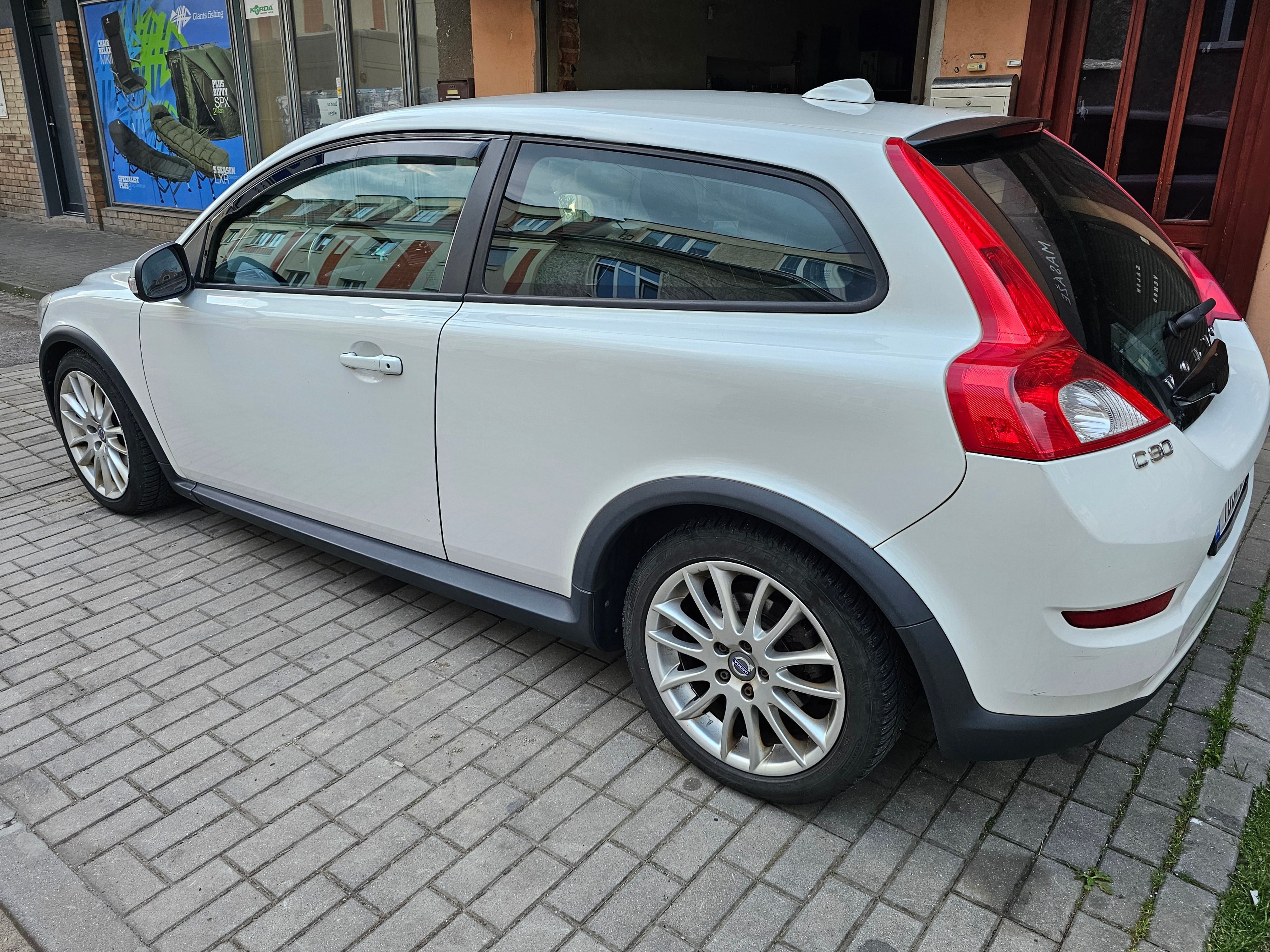 Volvo C30, 1,6 TDI - fotka 3