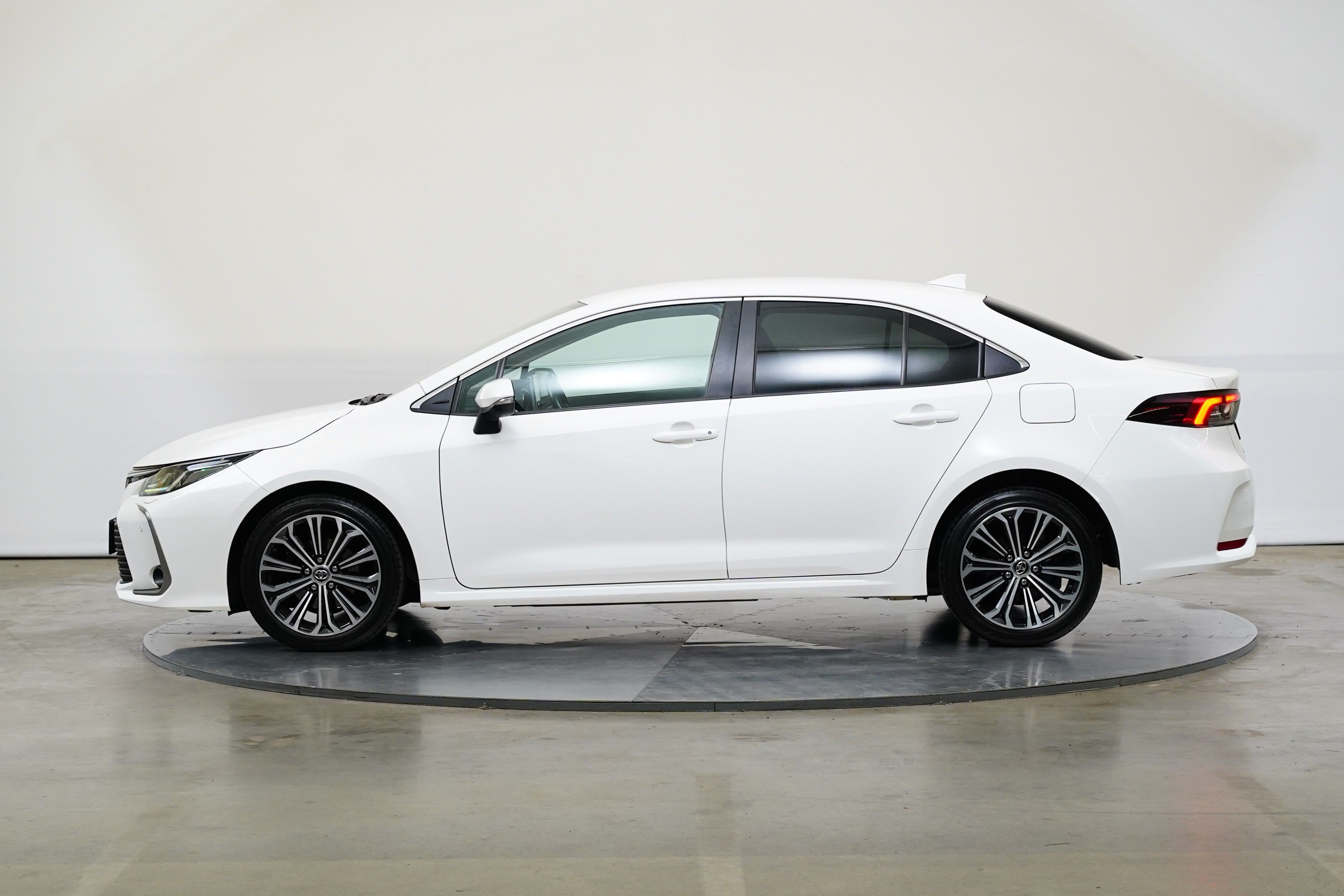 Toyota Corolla, 1.6i 97 kW Valvematic - fotka 3