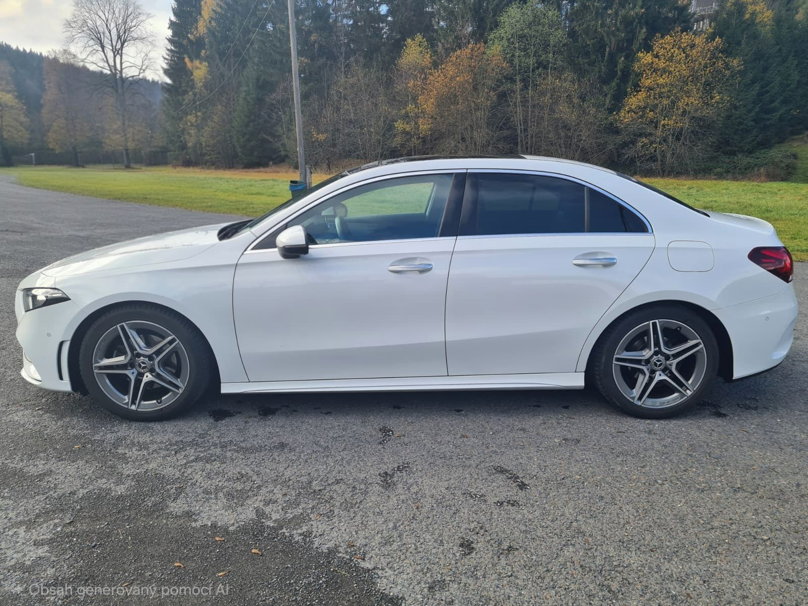 Mercedes-Benz Třídy A, 200d sedan, AMG Line - fotka 3
