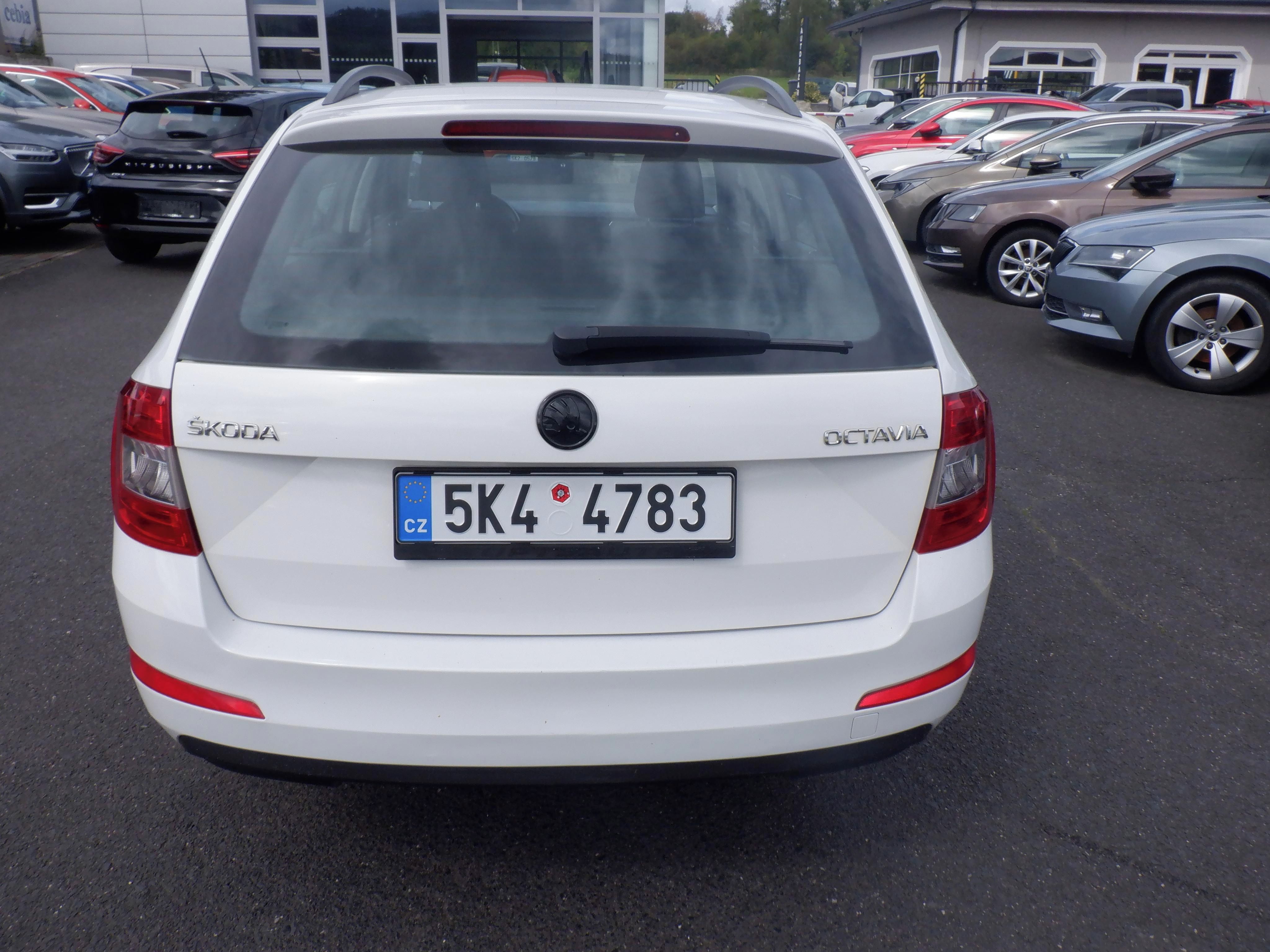 Škoda Octavia, 1.6 TDI 77kW Kombi,ČR - fotka 6