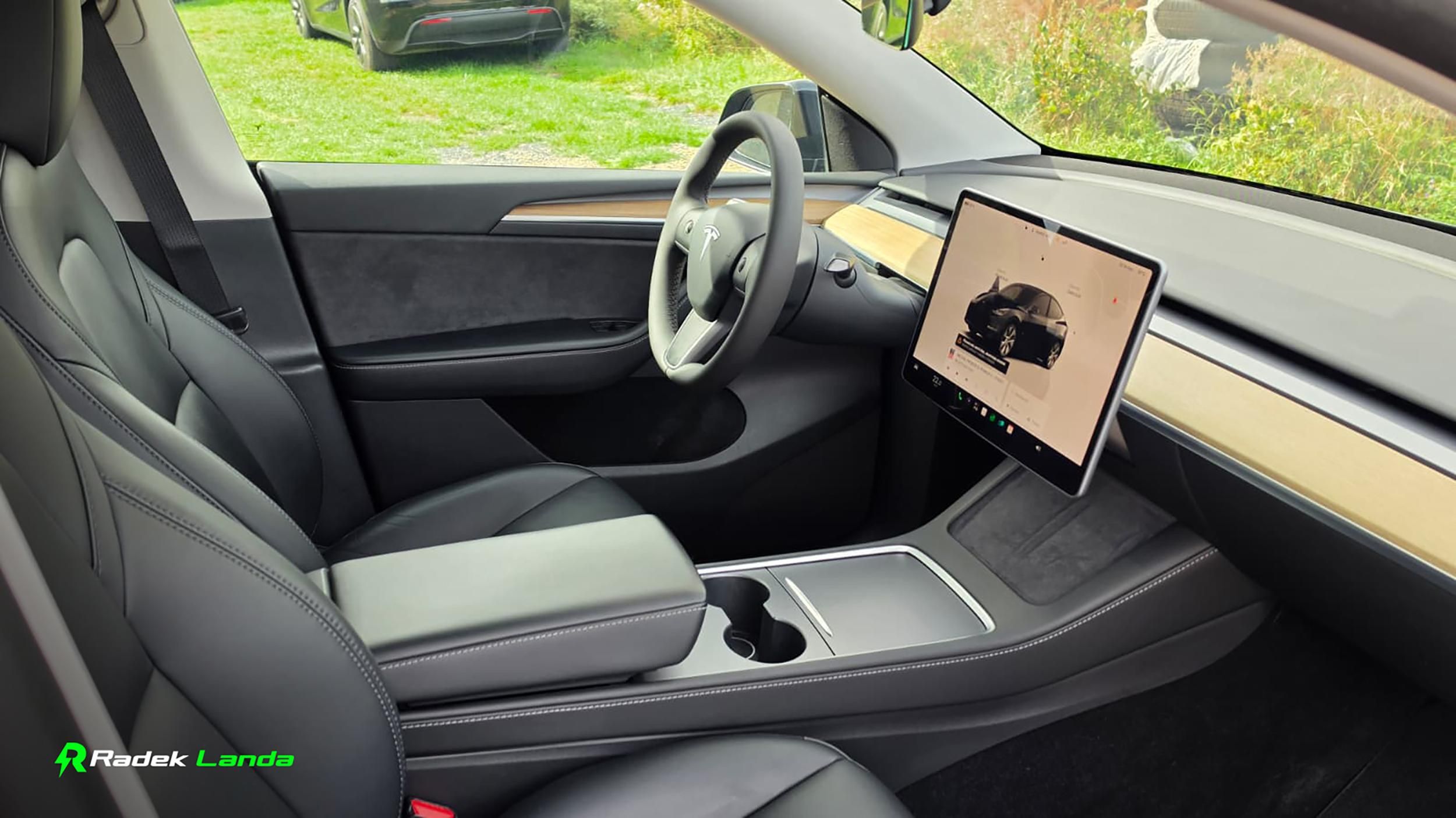 Tesla Model Y, Standard Range | LFP, RWD, AMD - fotka 6
