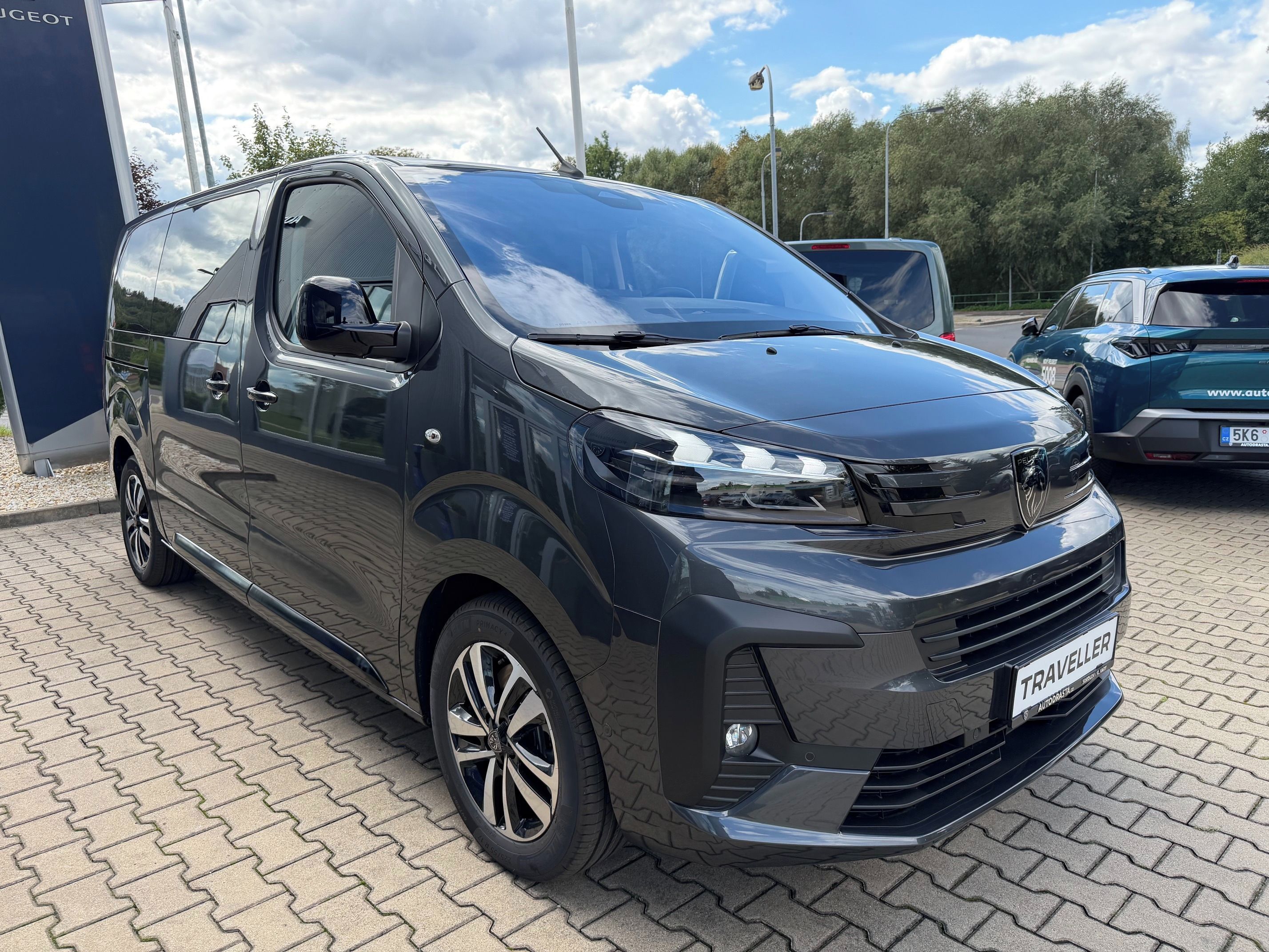 Peugeot Traveller, Active L2 2.2 BlueHDi 150 MAN6 - fotka 3