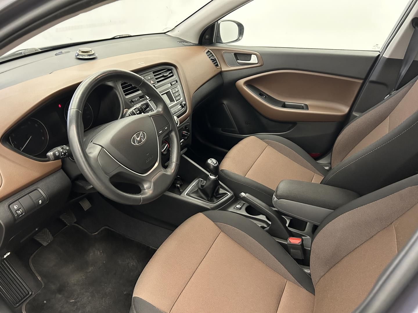 Hyundai i20, 1.2i 62kW Comfort - fotka 6