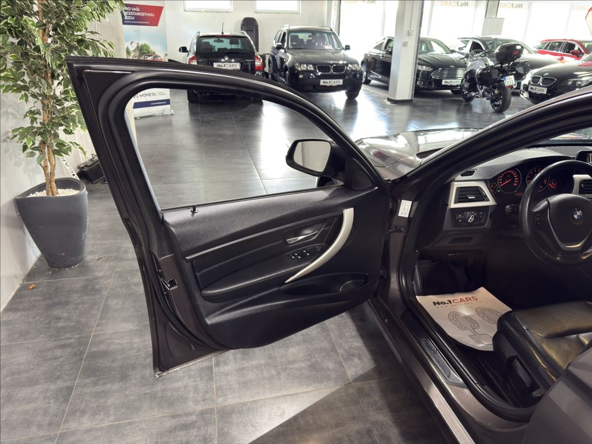 BMW Řada 3, 2,0   320i 135KW BI-XEN KŮŽE T - fotka 6