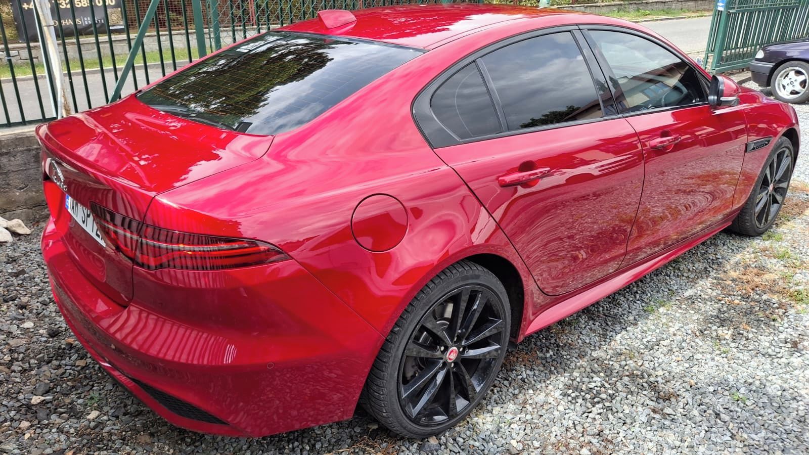 Jaguar XE, na splátky všem AUTOMAT  4x4 - fotka 2