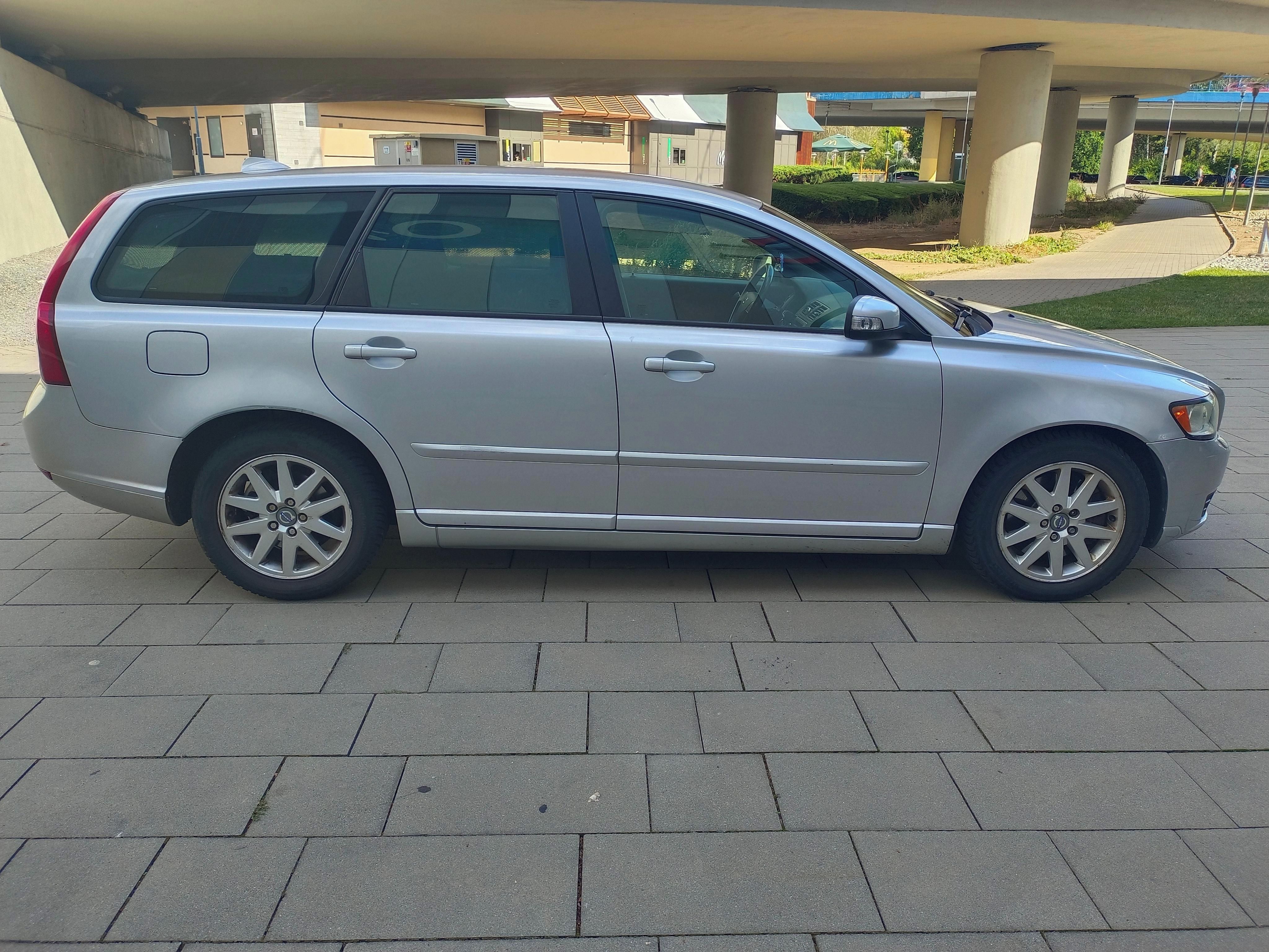 Volvo V50, 2.0 D 100 kW automat - fotka 5