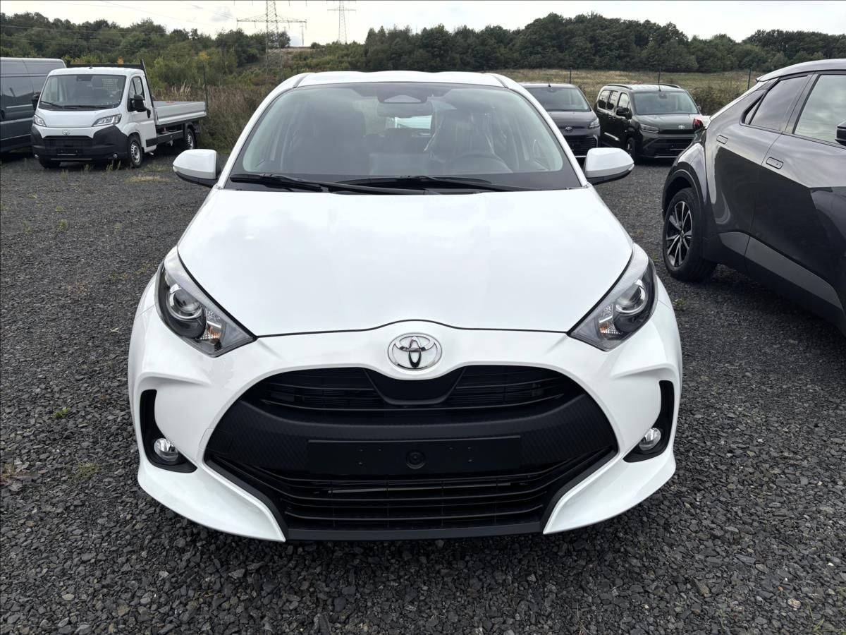 Toyota Yaris, 1,5   Comfort HEV 116 CVT - fotka 2