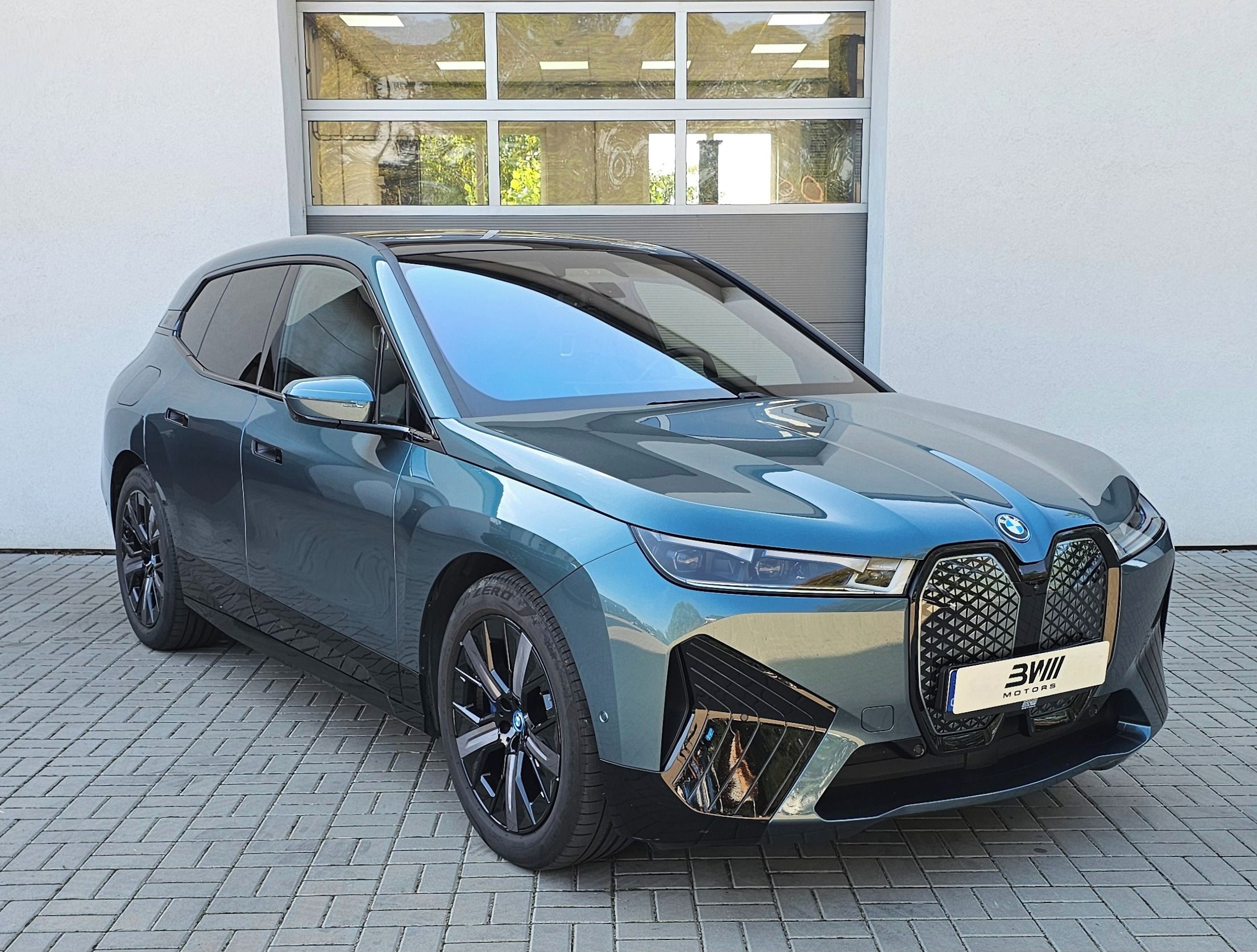 BMW iX, xDrive50, SoH94% - fotka 3