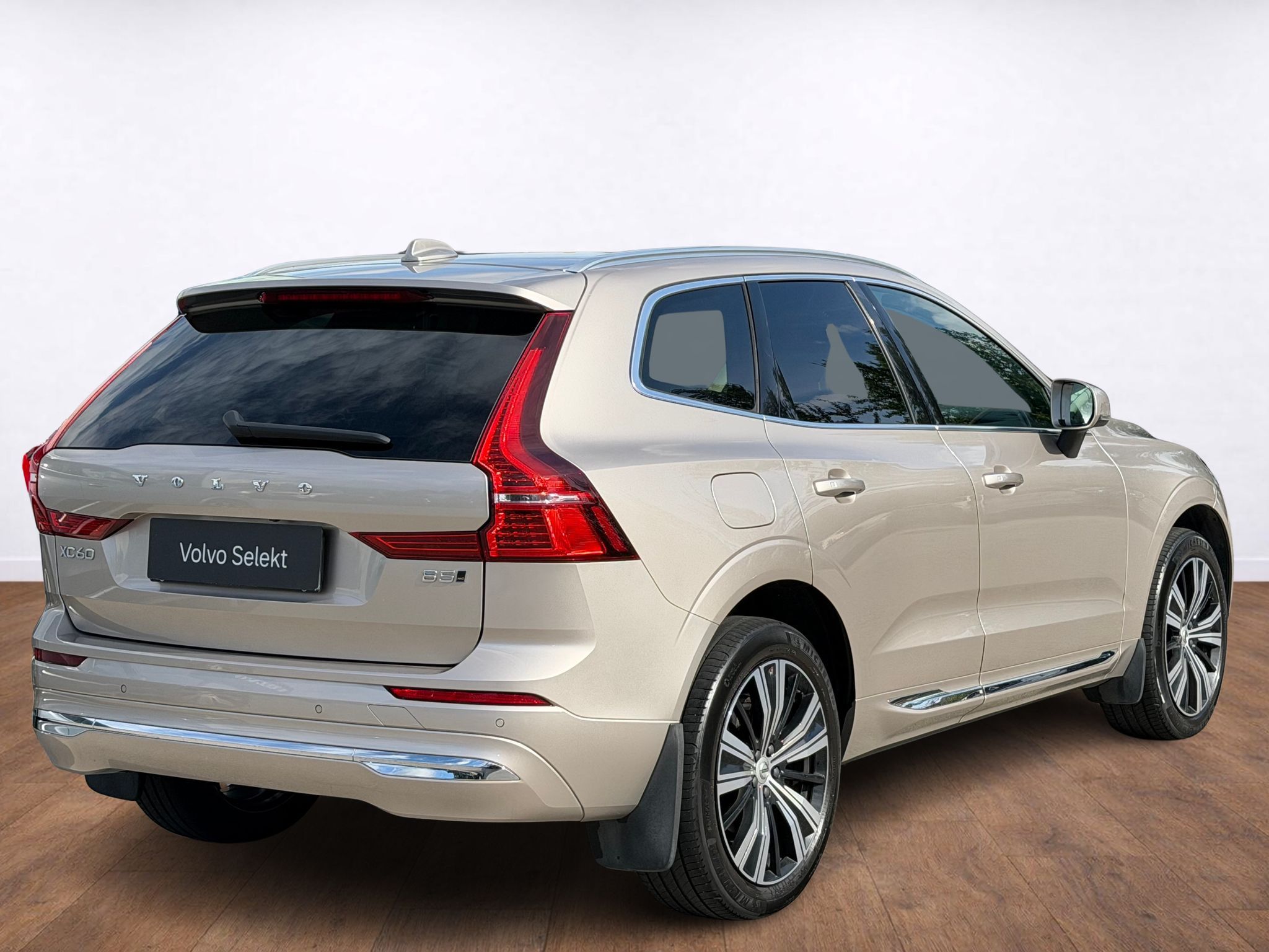 Volvo XC60, PLUS Bright B5 AWD - fotka 5