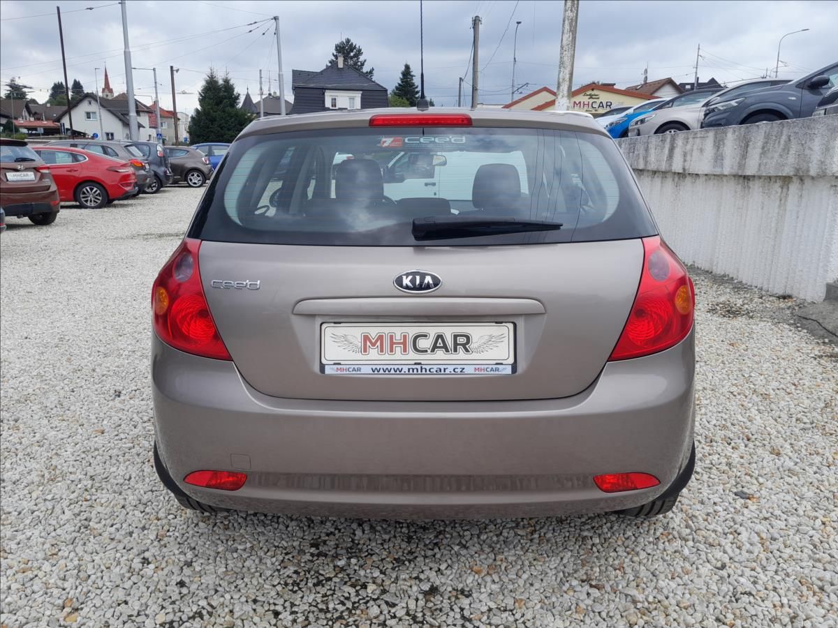 Kia Cee´d, 1,4i16V 80kW - fotka 6