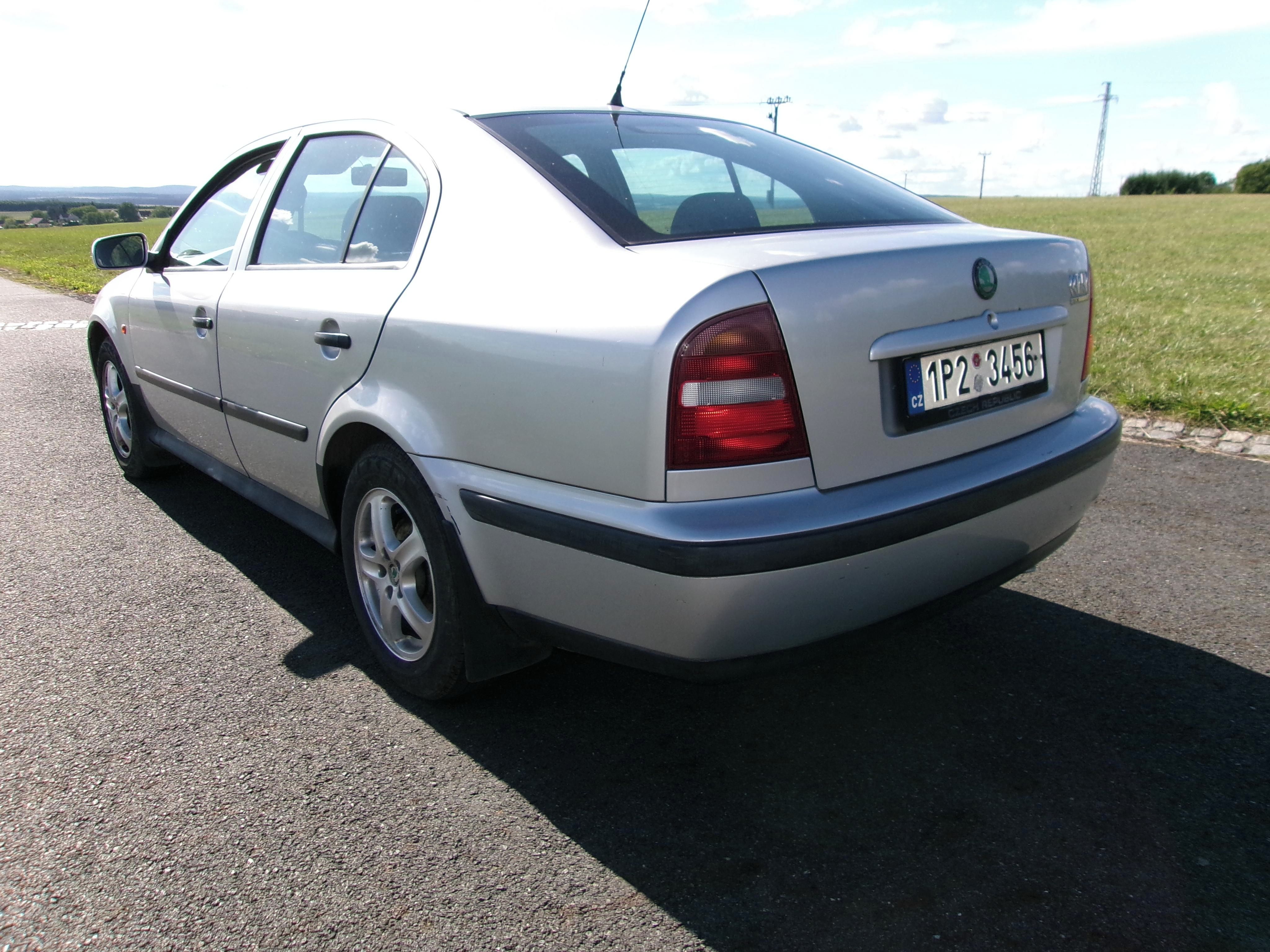 Škoda Octavia, 1,6 74KW koup ČR nová STK - fotka 3