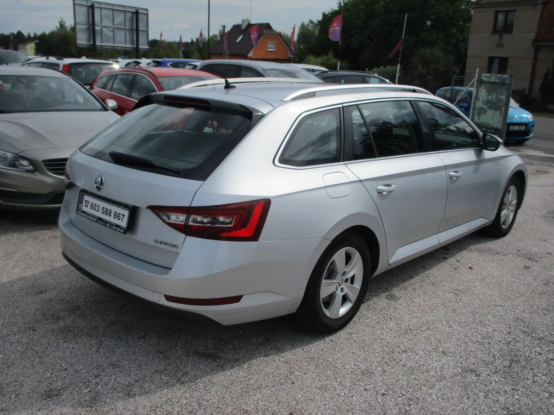Škoda Superb, combi III 2,0 TDi prav.servis - fotka 3