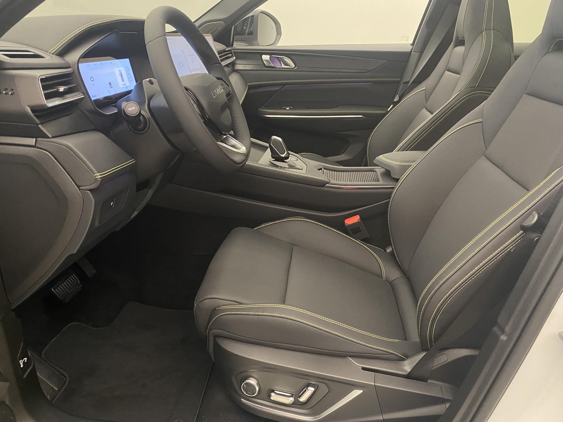 Lynk & Co 01, MORE PHEV AUT CZ 1.maj - fotka 3