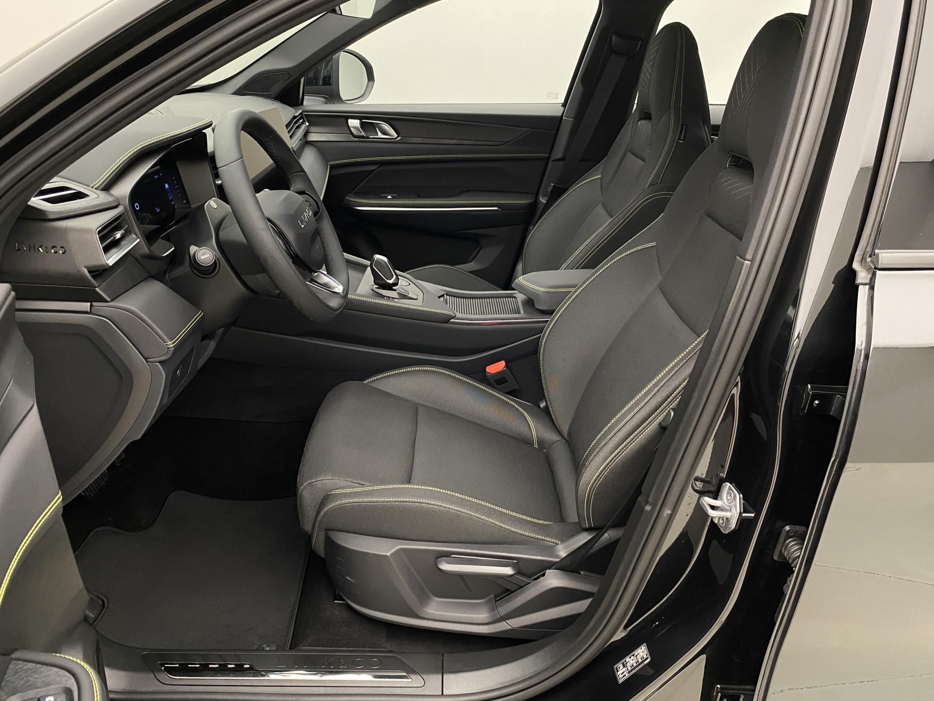Lynk & Co 01, CORE PHEV AUT CZ 1.maj - fotka 3