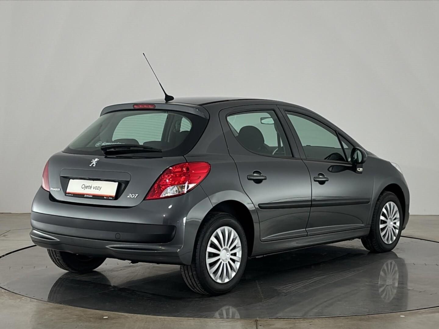 Peugeot 207, 1.4 i 16v / 70 kW - fotka 2