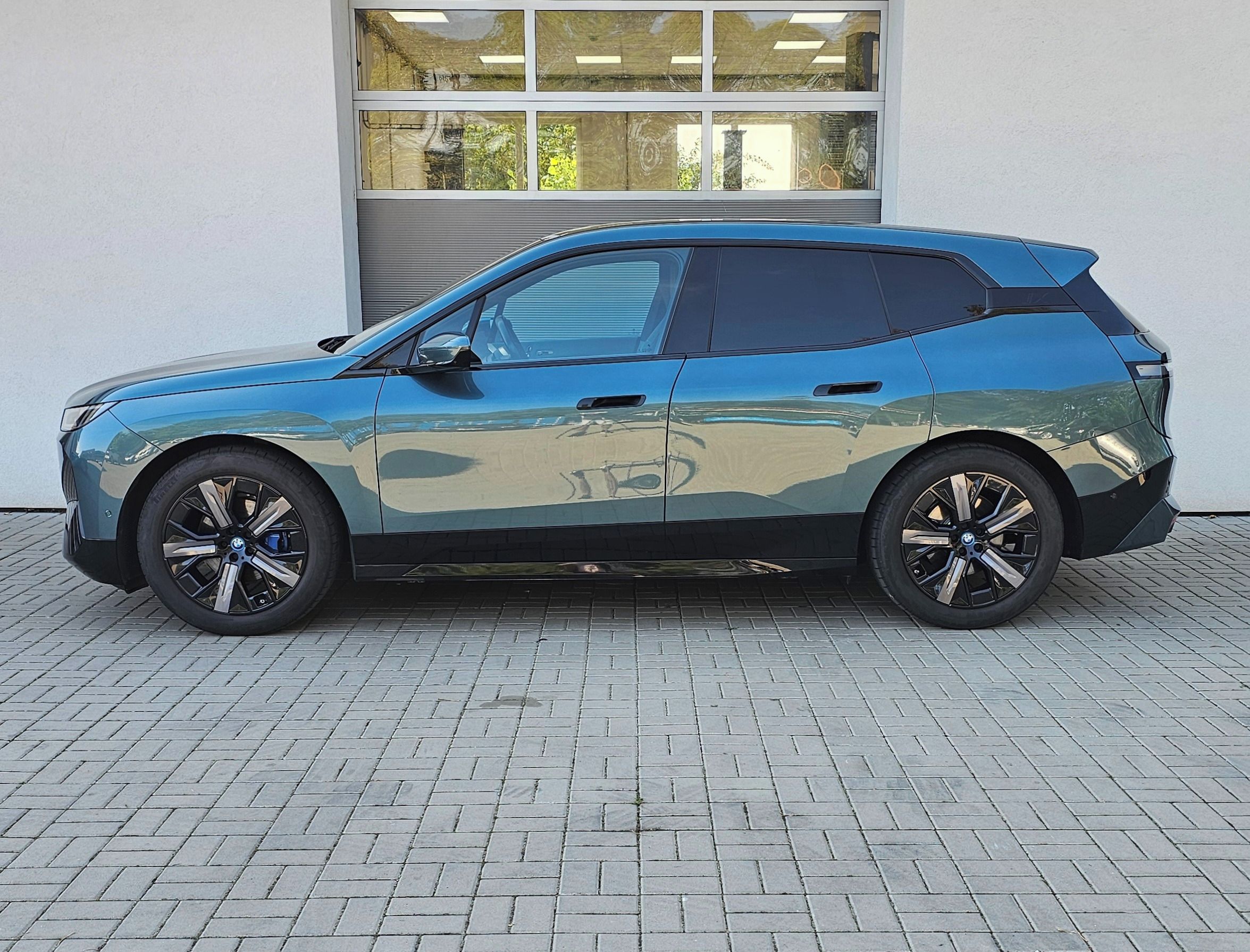BMW iX, xDrive50, SoH94% - fotka 4