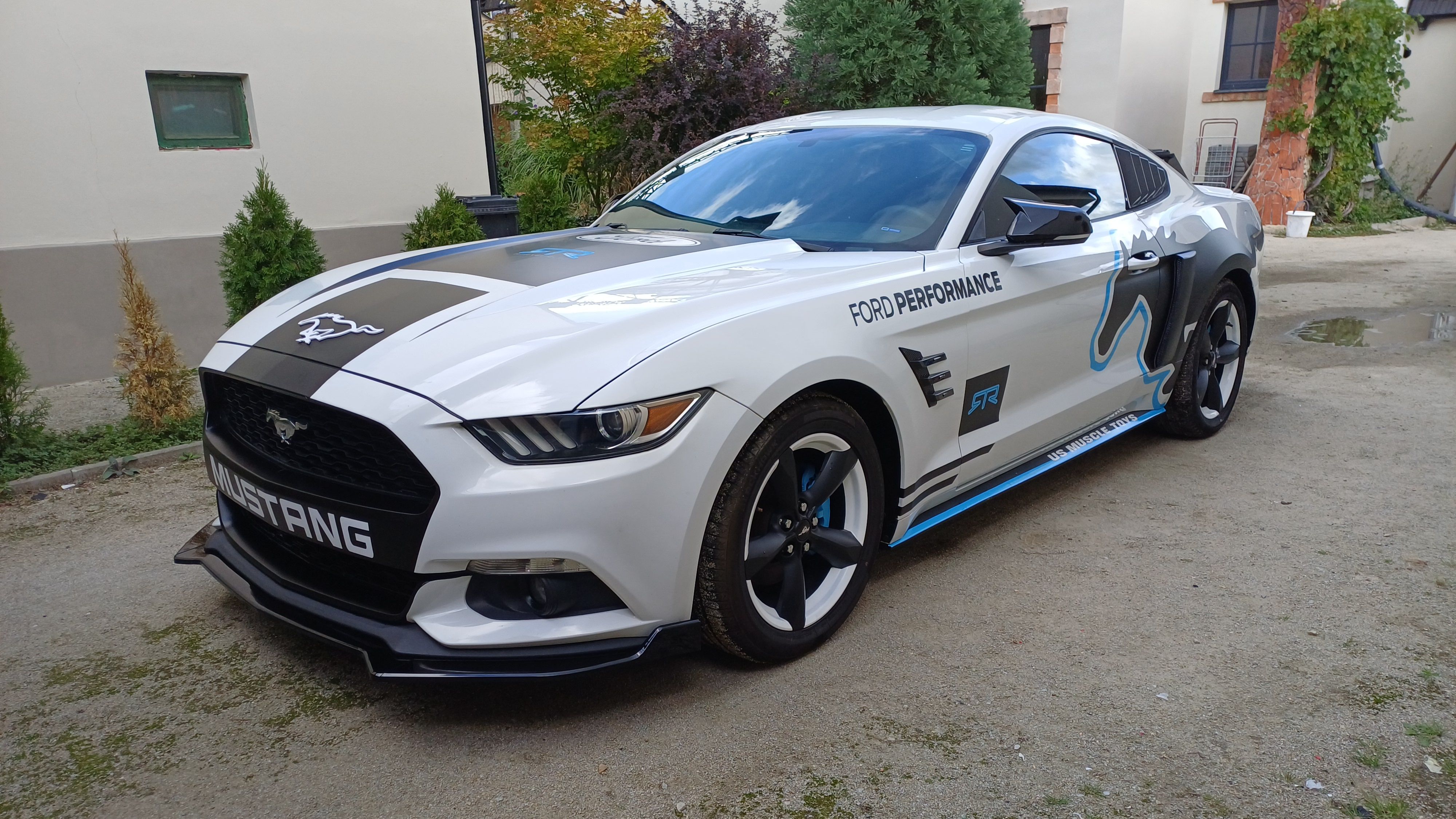 Ford Mustang, 3,7 , V6, automat,pěkný kus - fotka 2