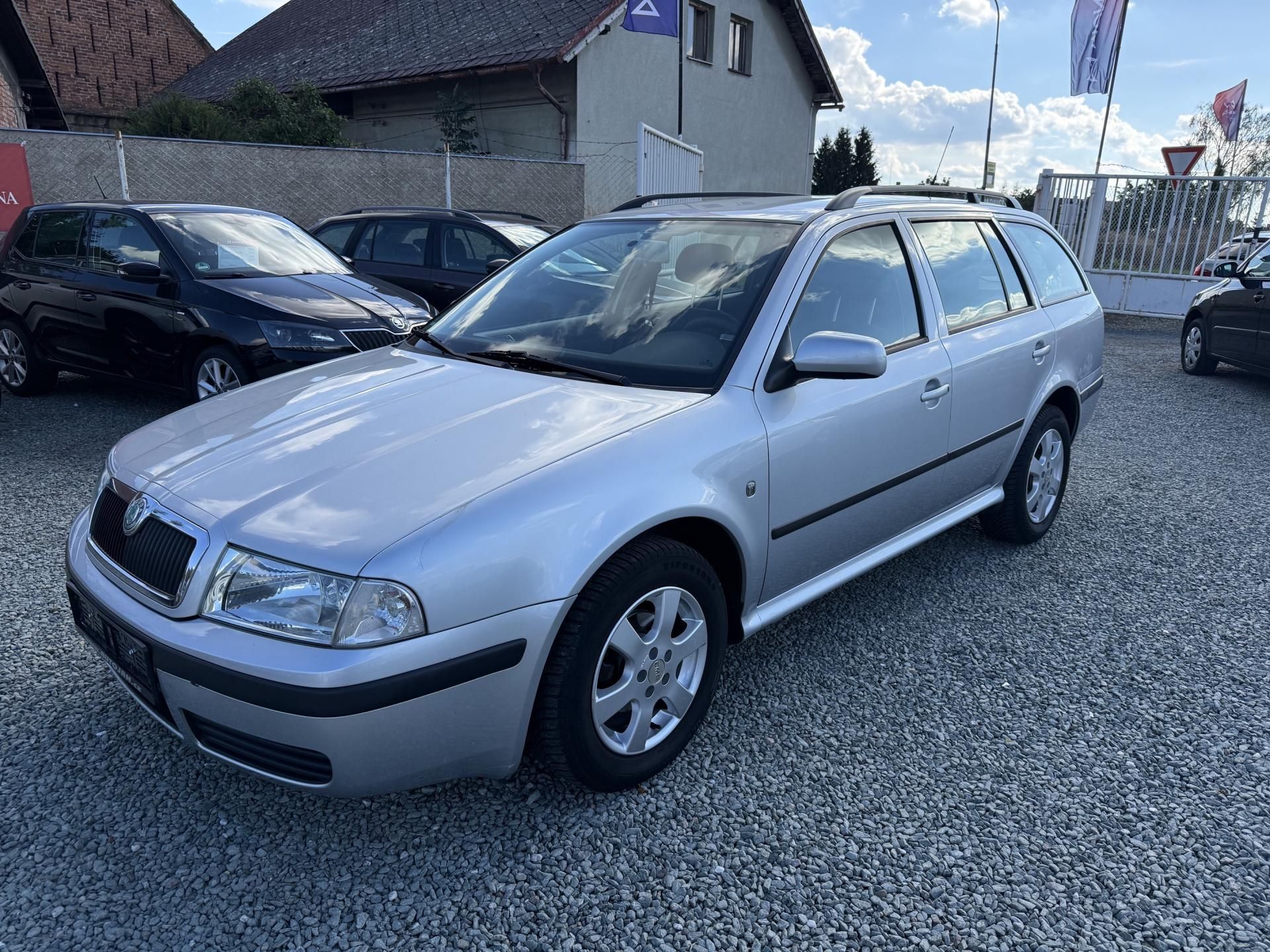 Škoda Octavia, 1.6i TOUR - fotka 3
