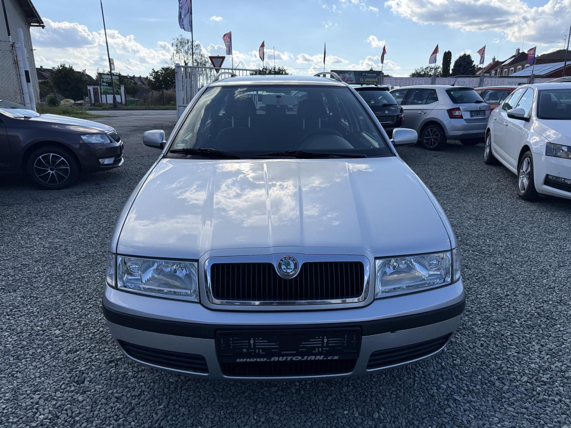Škoda Octavia, 1.6i TOUR - fotka 2