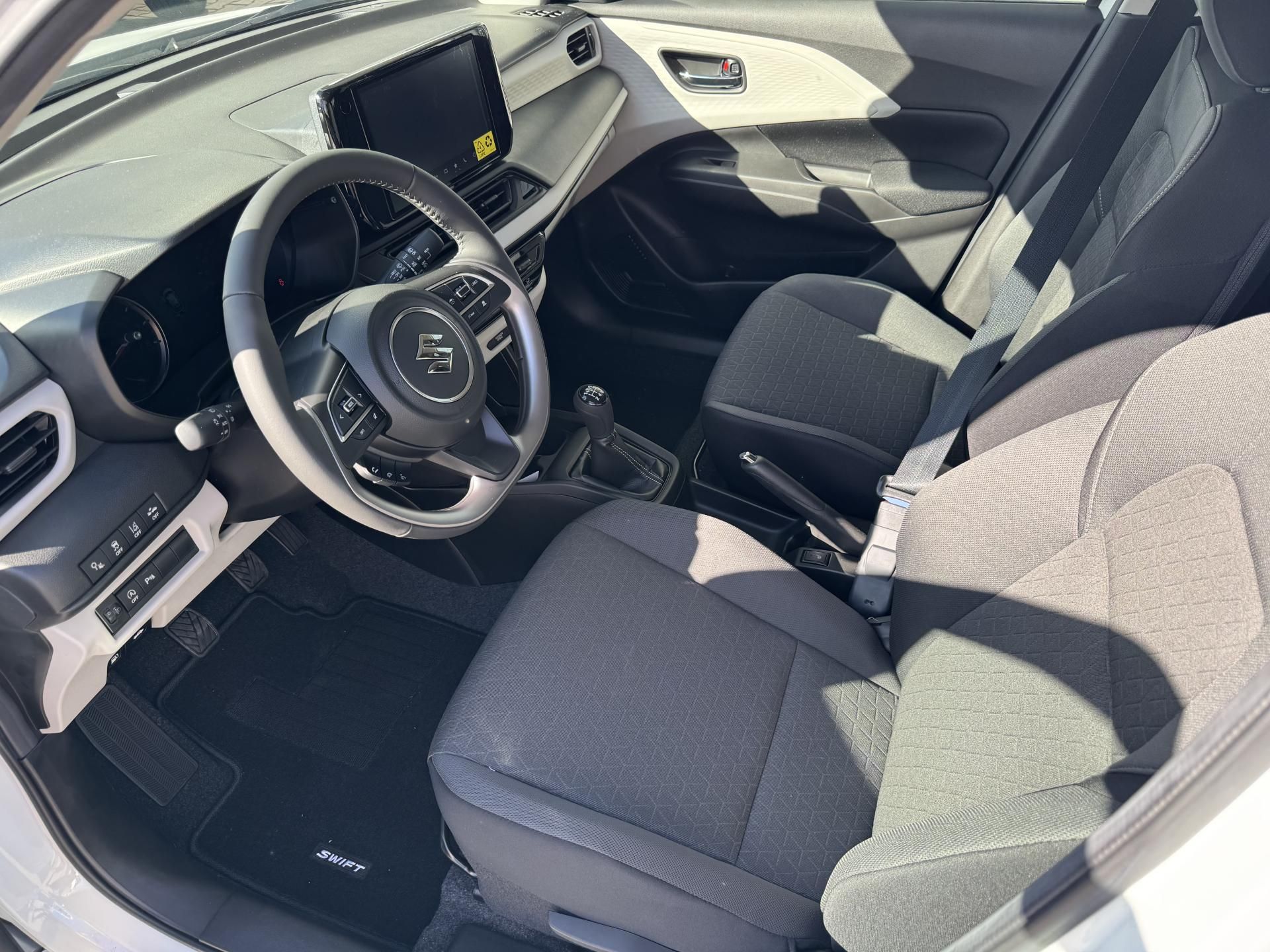Suzuki Swift, 1,2 Premium Hybrid - fotka 4