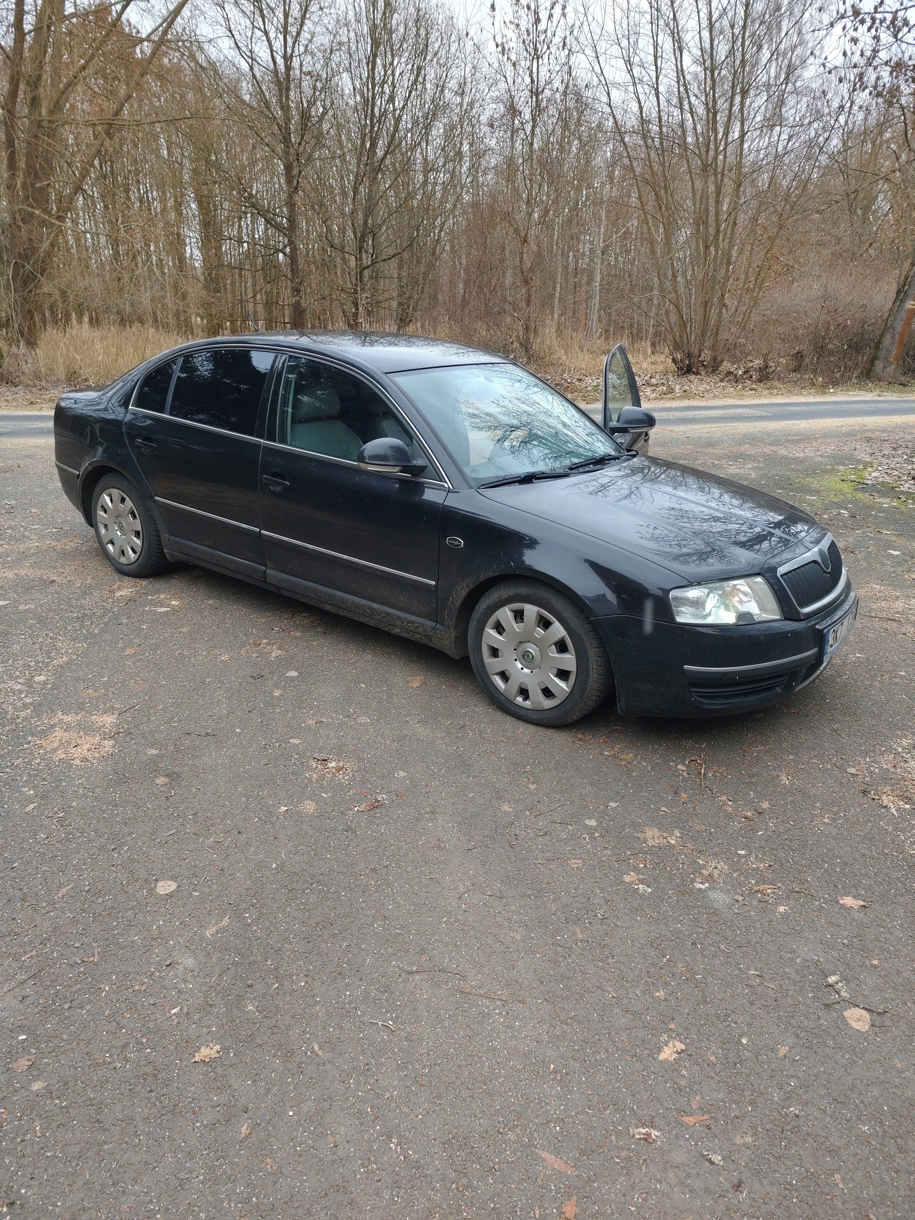 Škoda Superb, 2,5 Laurin & Klement - fotka 4
