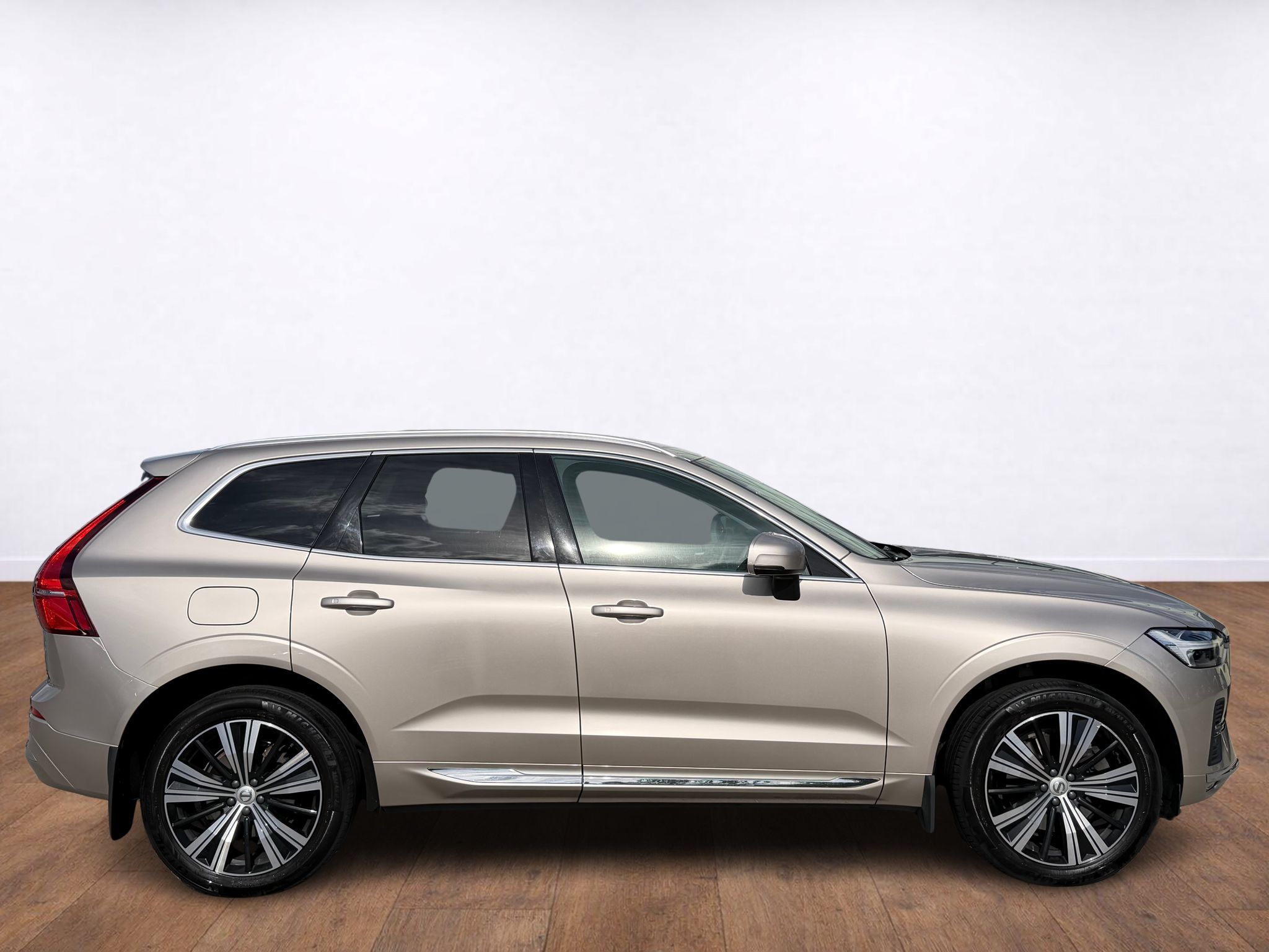 Volvo XC60, PLUS Bright B5 AWD - fotka 6