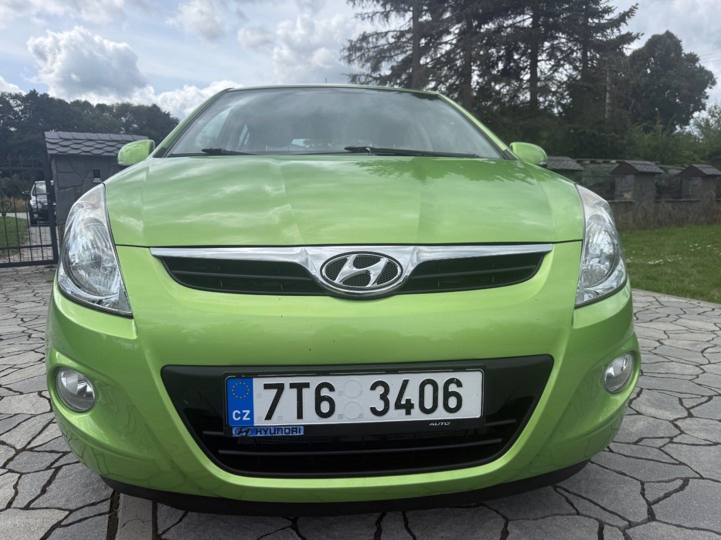 Hyundai i20, 1.2i KLIMA, 110tkm,tažné,Čr - fotka 2