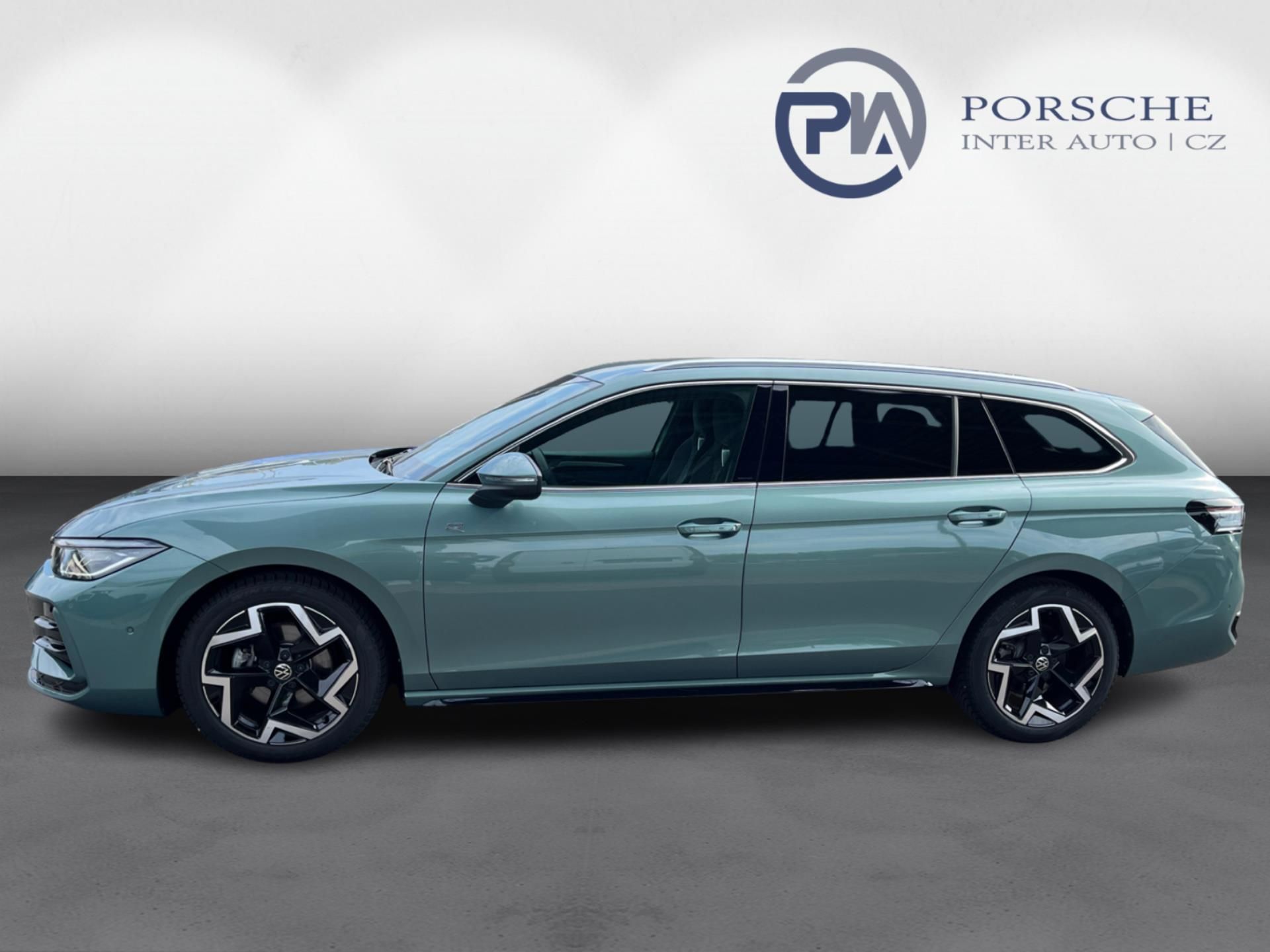 Volkswagen Passat, Passat R-Line 2,0 TDI 110 kW - fotka 4