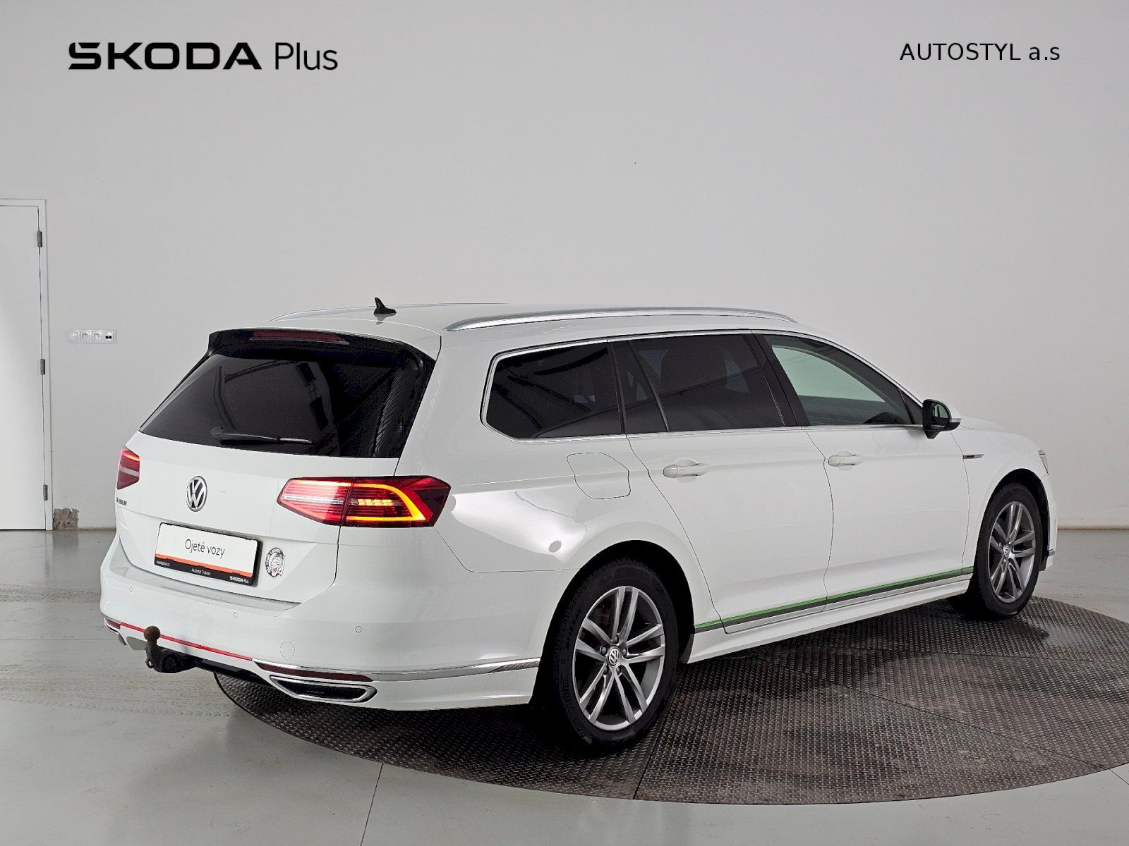 Volkswagen Passat Variant, 2.0TDI 140kW DSG R-line DSG 4x - fotka 2