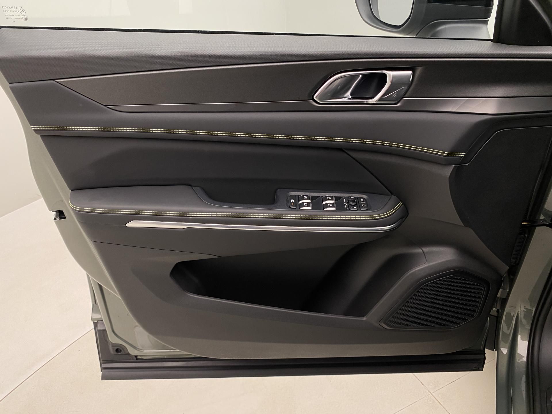 Lynk & Co 01, CORE PHEV AUT CZ 1.maj - fotka 6