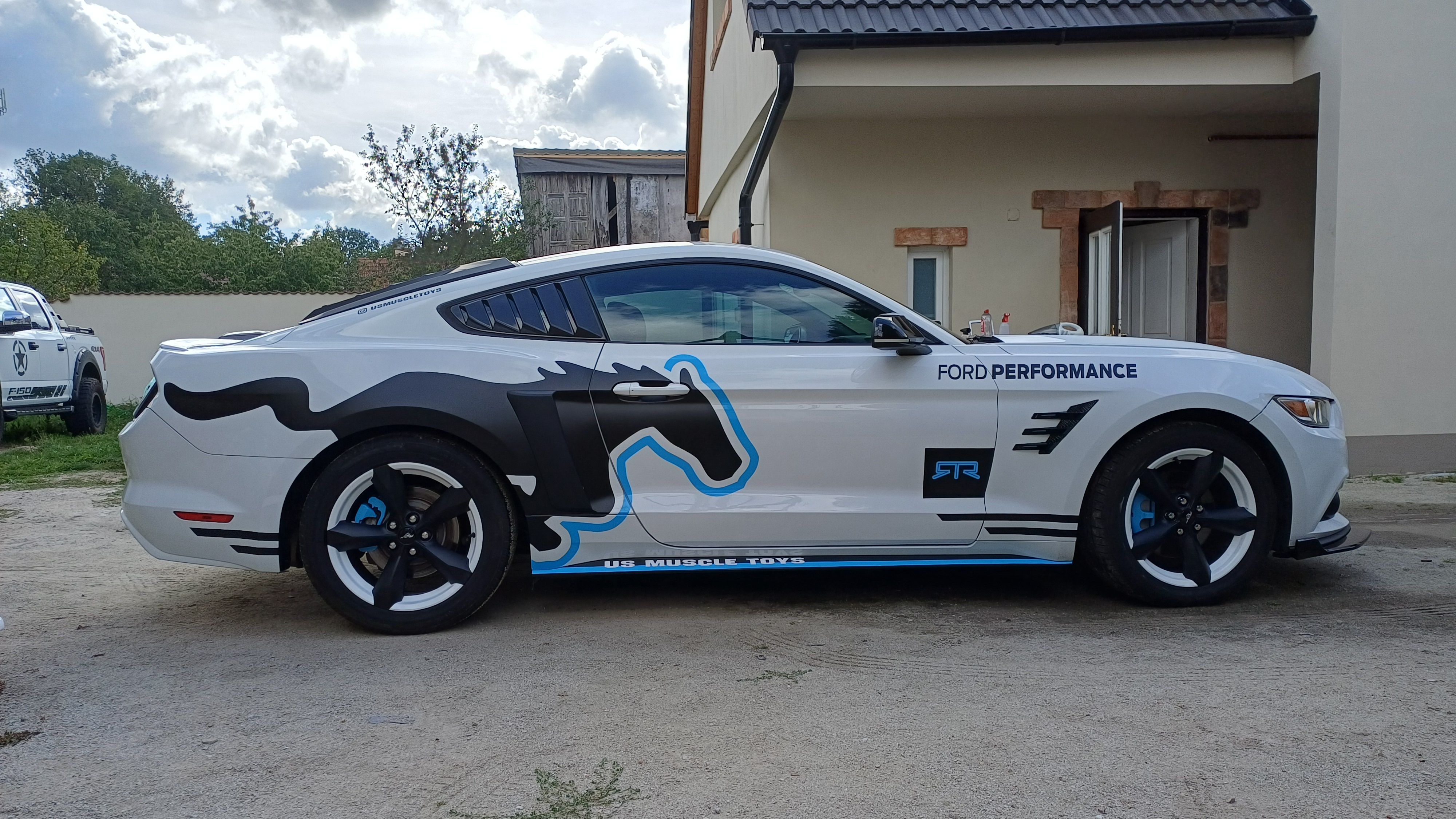 Ford Mustang, 3,7 , V6, automat,pěkný kus - fotka 6