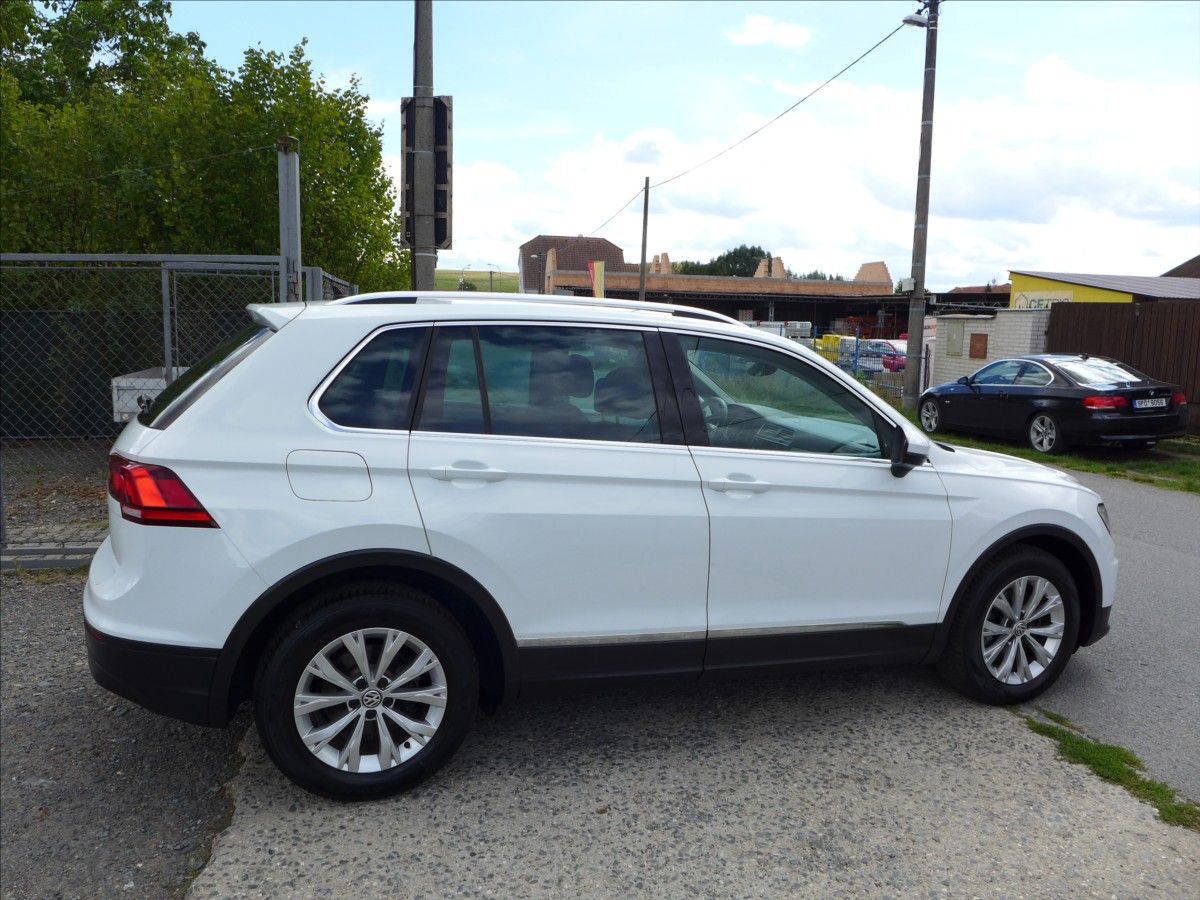 Volkswagen Tiguan, 2,0 TDi 110KW  NAVI APP 1.MAJ - fotka 5