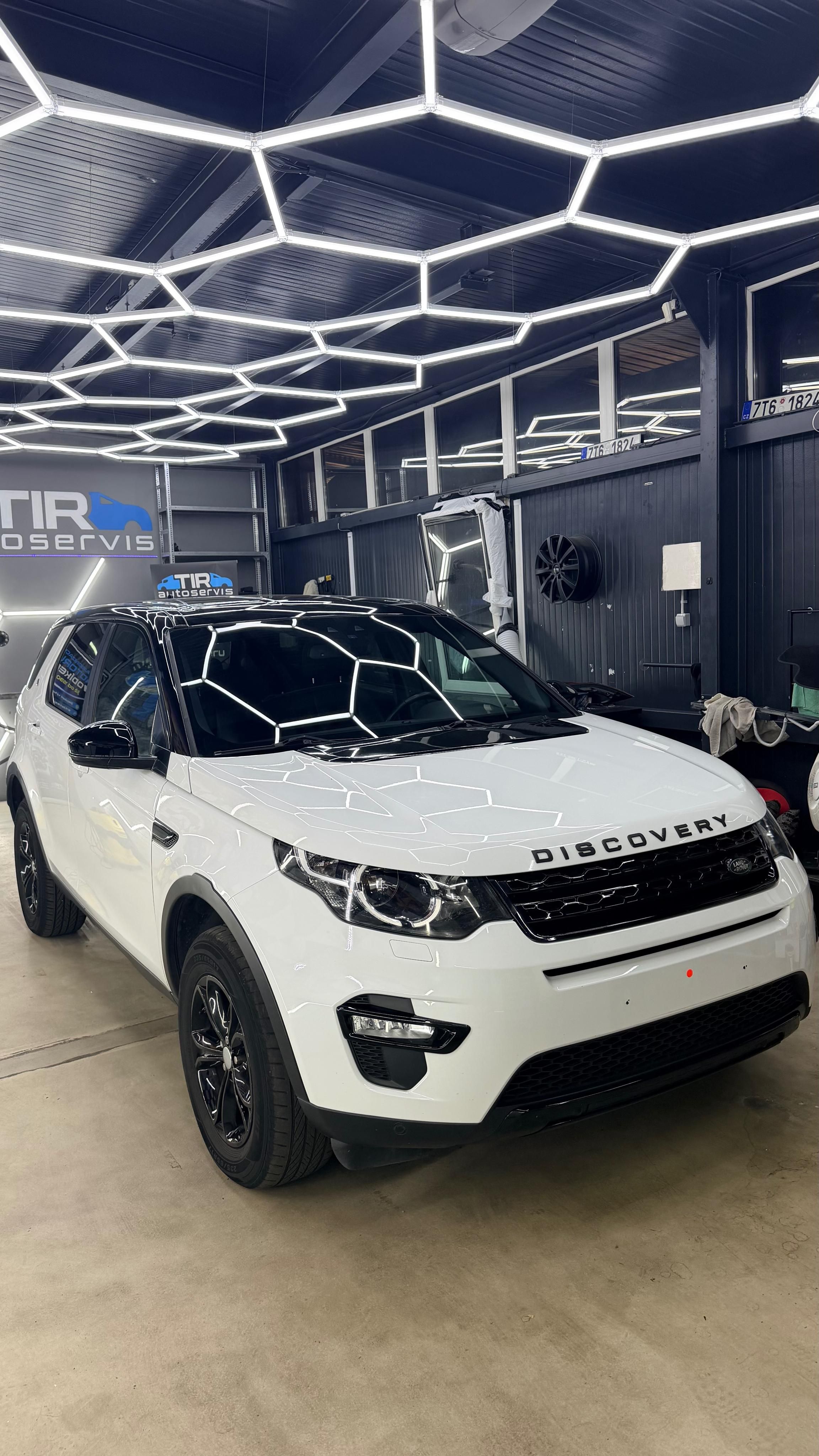 Land Rover Discovery, 2.0TD / 4x4 / 2016 / Sport - fotka 2