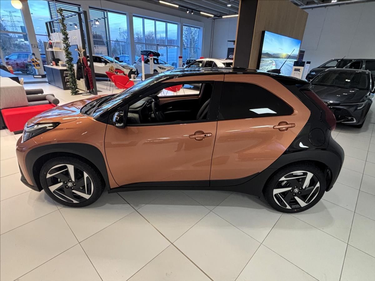 Toyota Aygo, 1,5   X Executive 2026 - fotka 4