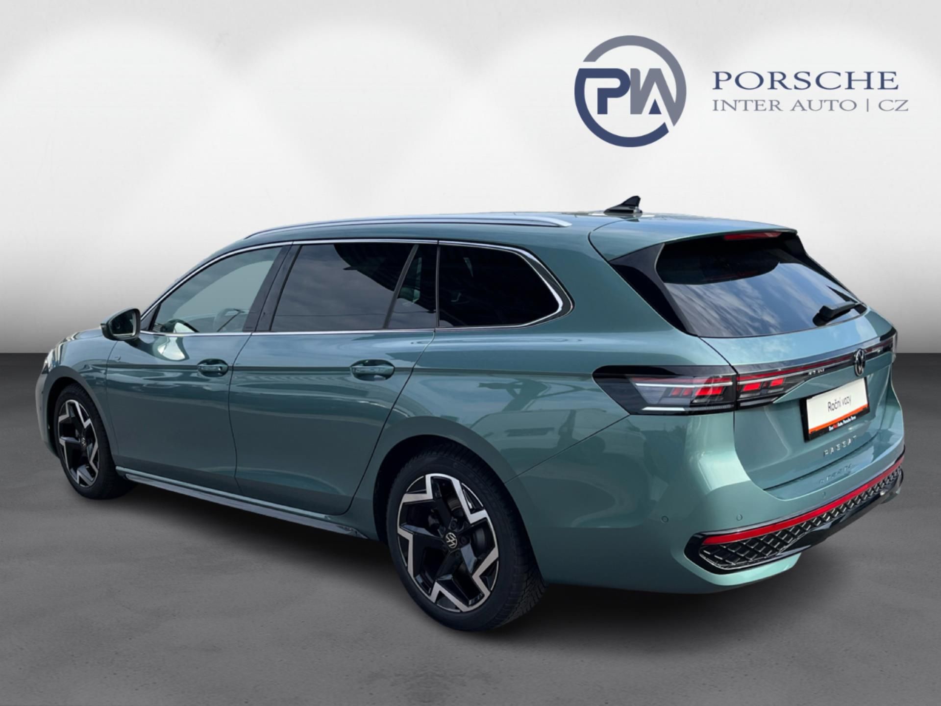 Volkswagen Passat, Passat R-Line 2,0 TDI 110 kW - fotka 6