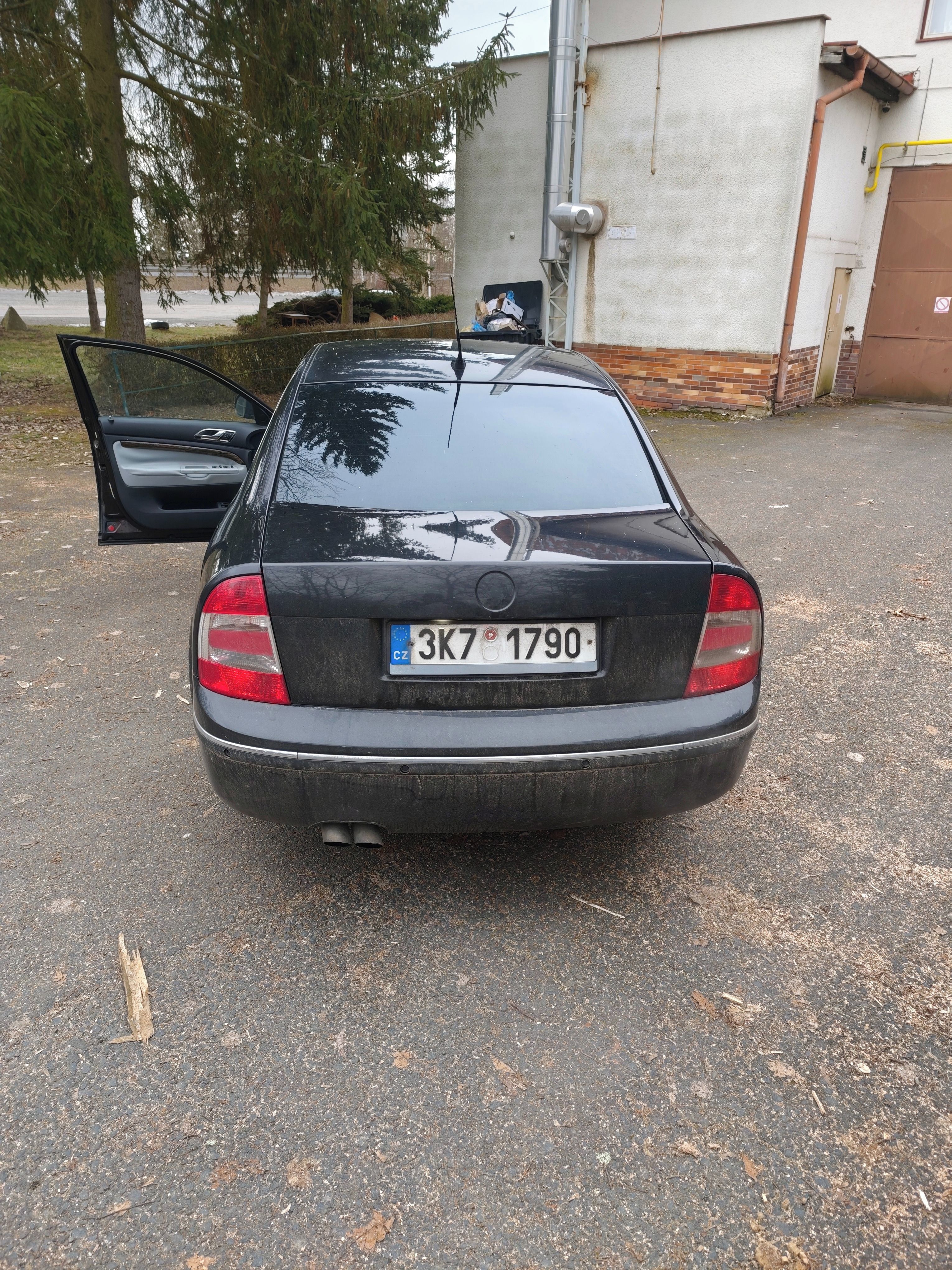 Škoda Superb, 2,5 Laurin & Klement - fotka 2