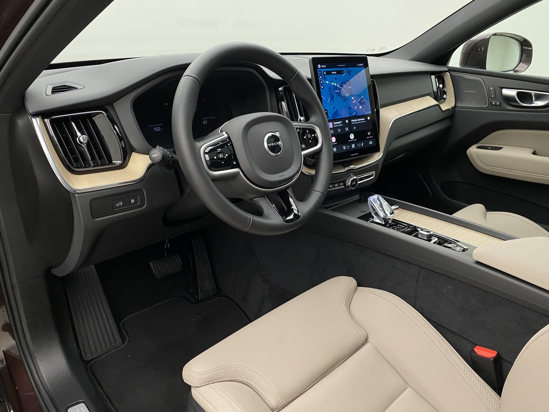 Volvo XC60, T6 AWD RECHARGE BRIGHT PLUS CZ - fotka 4