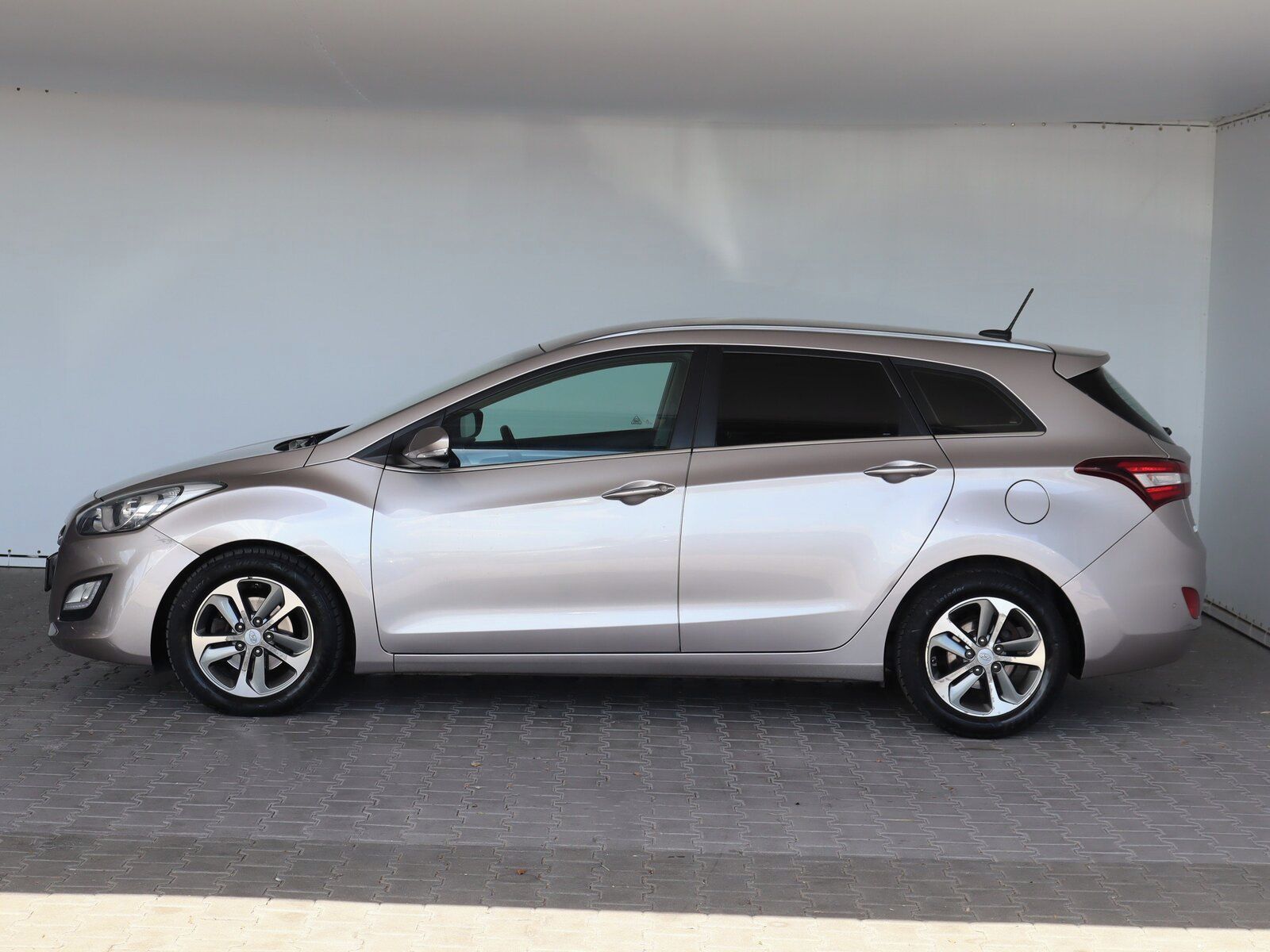 Hyundai i30, 1.6 CRDi, Automat - fotka 3
